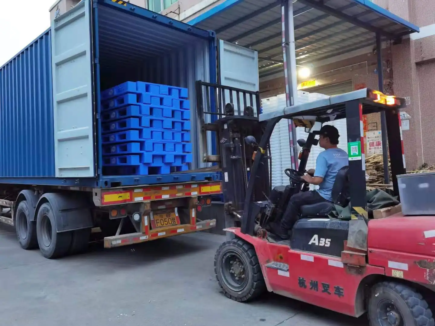  Надежный складской Штабелируемый поддон из нержавеющей стали HDPE гигиенический пластиковый для пищевых продуктов и