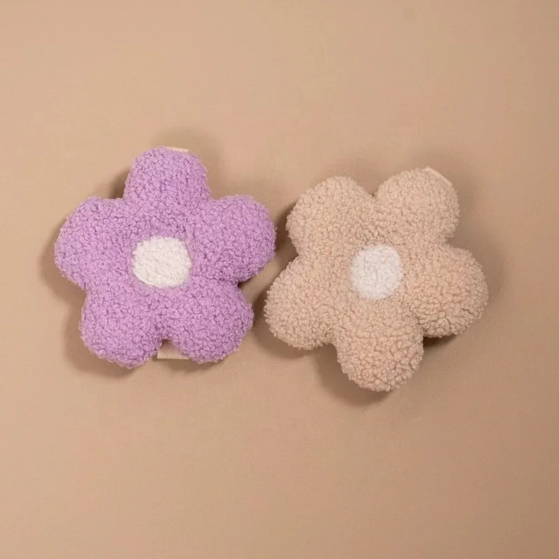 LOW MOQ Customized Fancy Choice Colorful Soft Teddy Boucle Fabric Daisy Flower Pacifier Clip Holder Plush Comforter