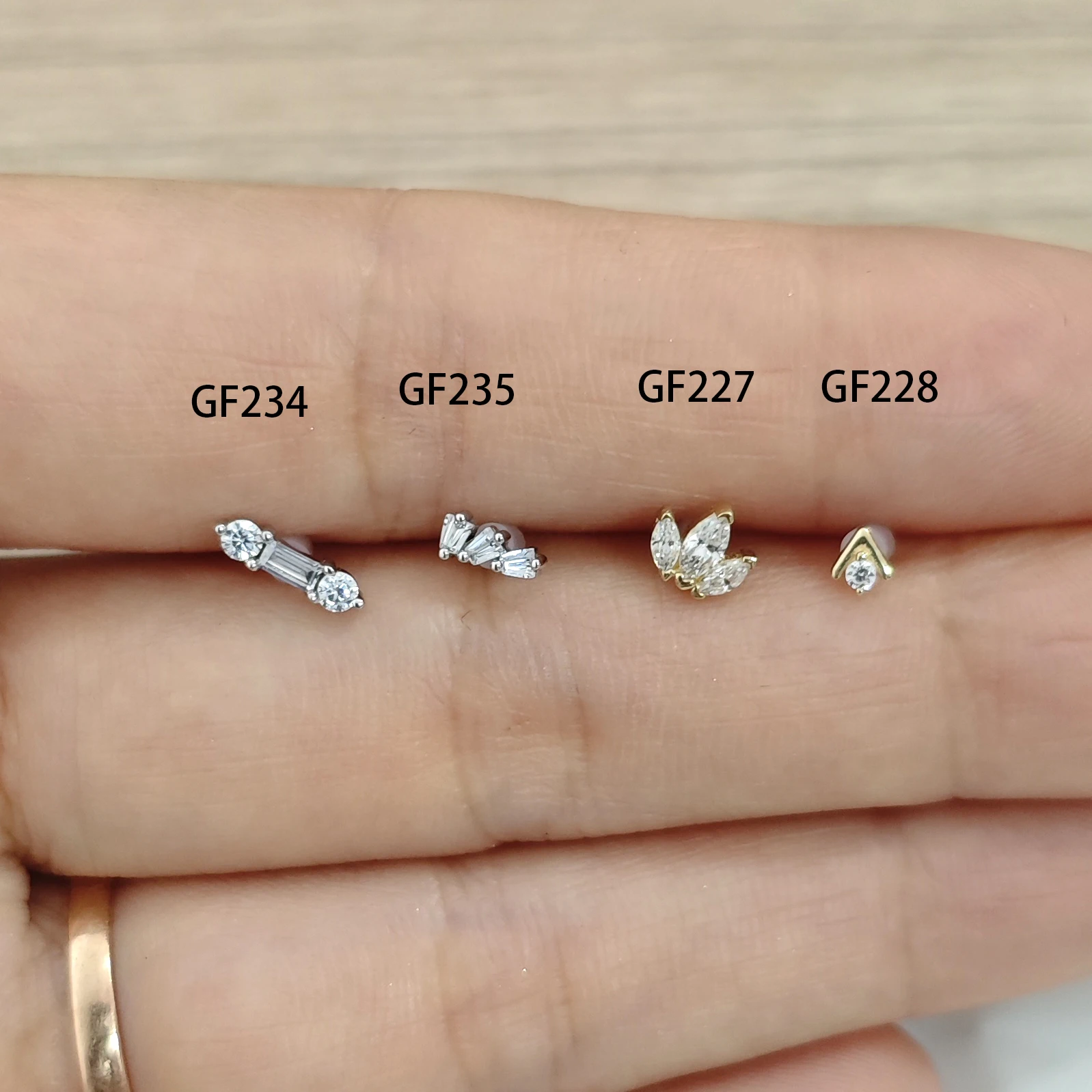 Calendo  Jewelry  14k Solid Gold Bee Threadless Labret  End With Stainless Steel Pin  Piercing Earring  Threadless Top