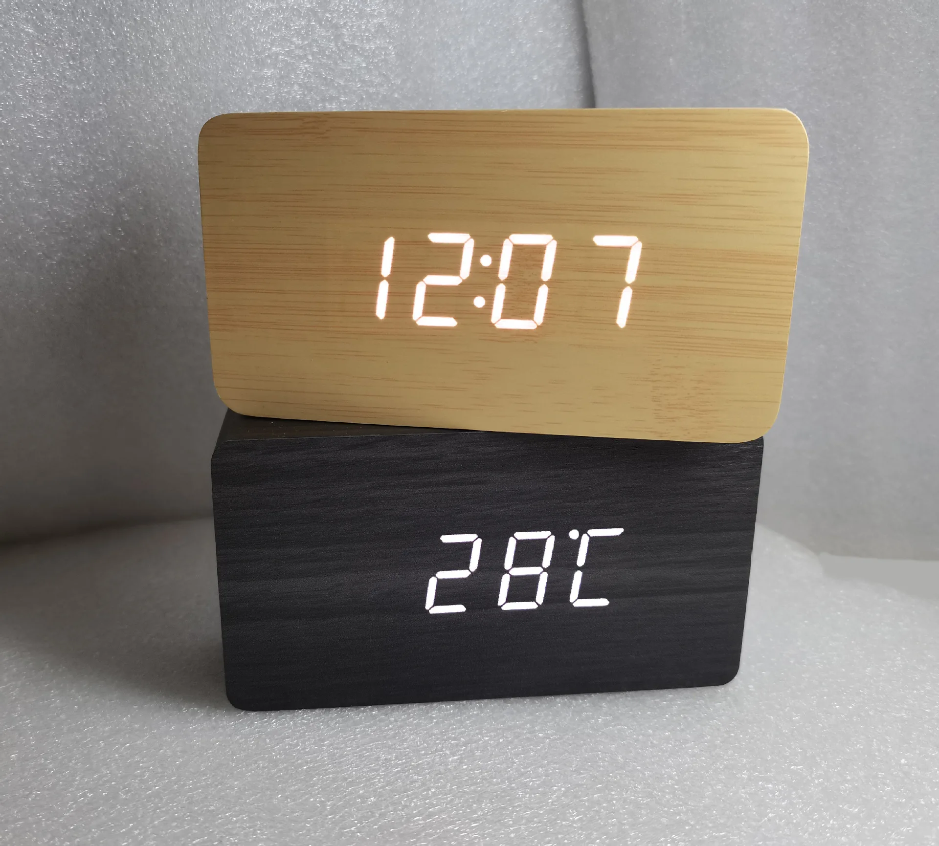 T549 Decorative Table Electronic China Manufacturer Large Display Day Desk Digital Wooden Alarm Clock