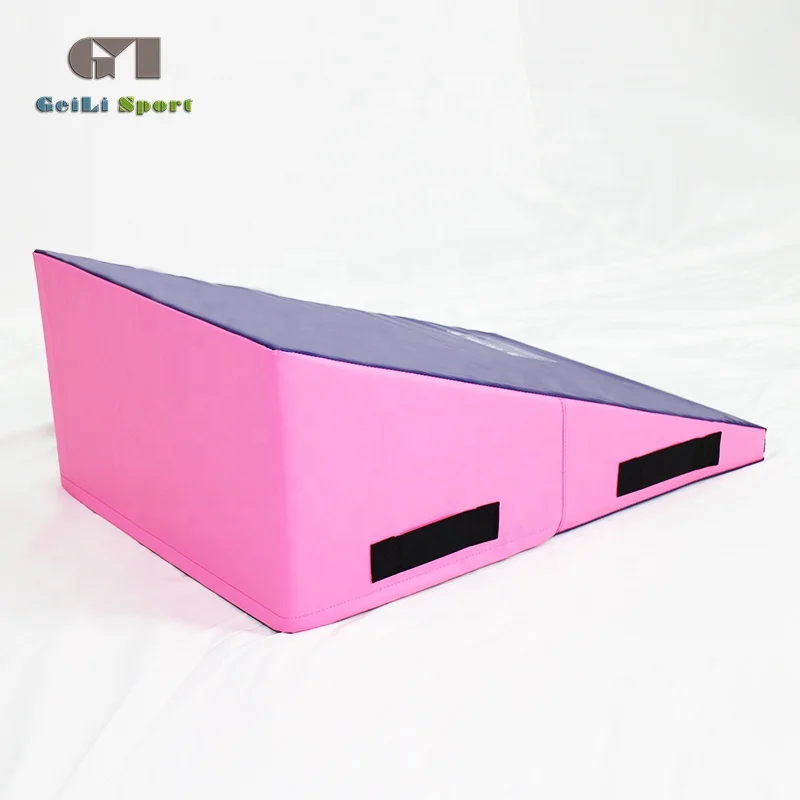 triangle cheese shape incline wedge tumbling mats with two handles