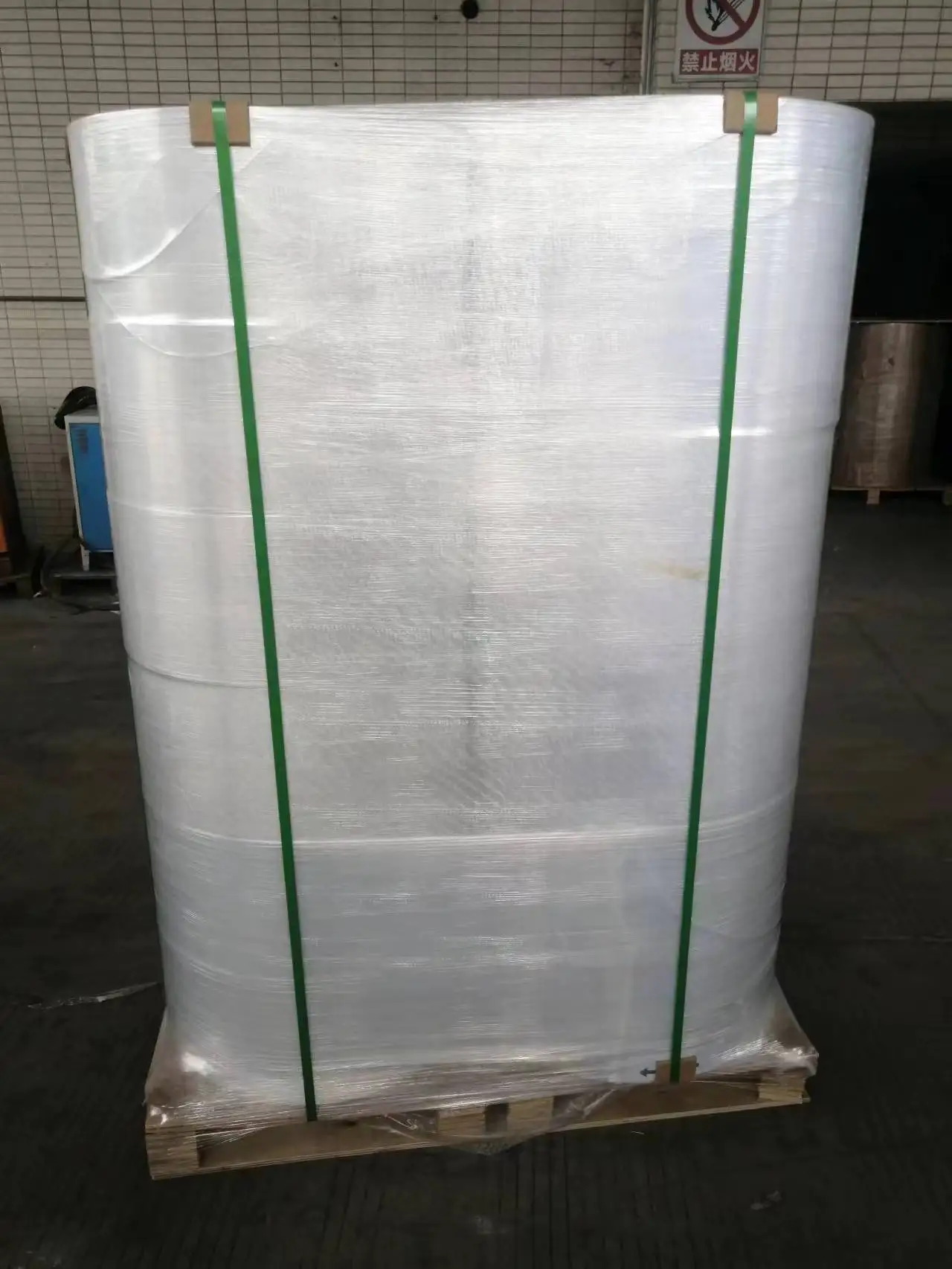 Factory High Quality Bopp Vinyl Sticker Jumbo Roll Label Self Adhesive Label Pp Sticker Roll Flexo and offset Jumbo roll