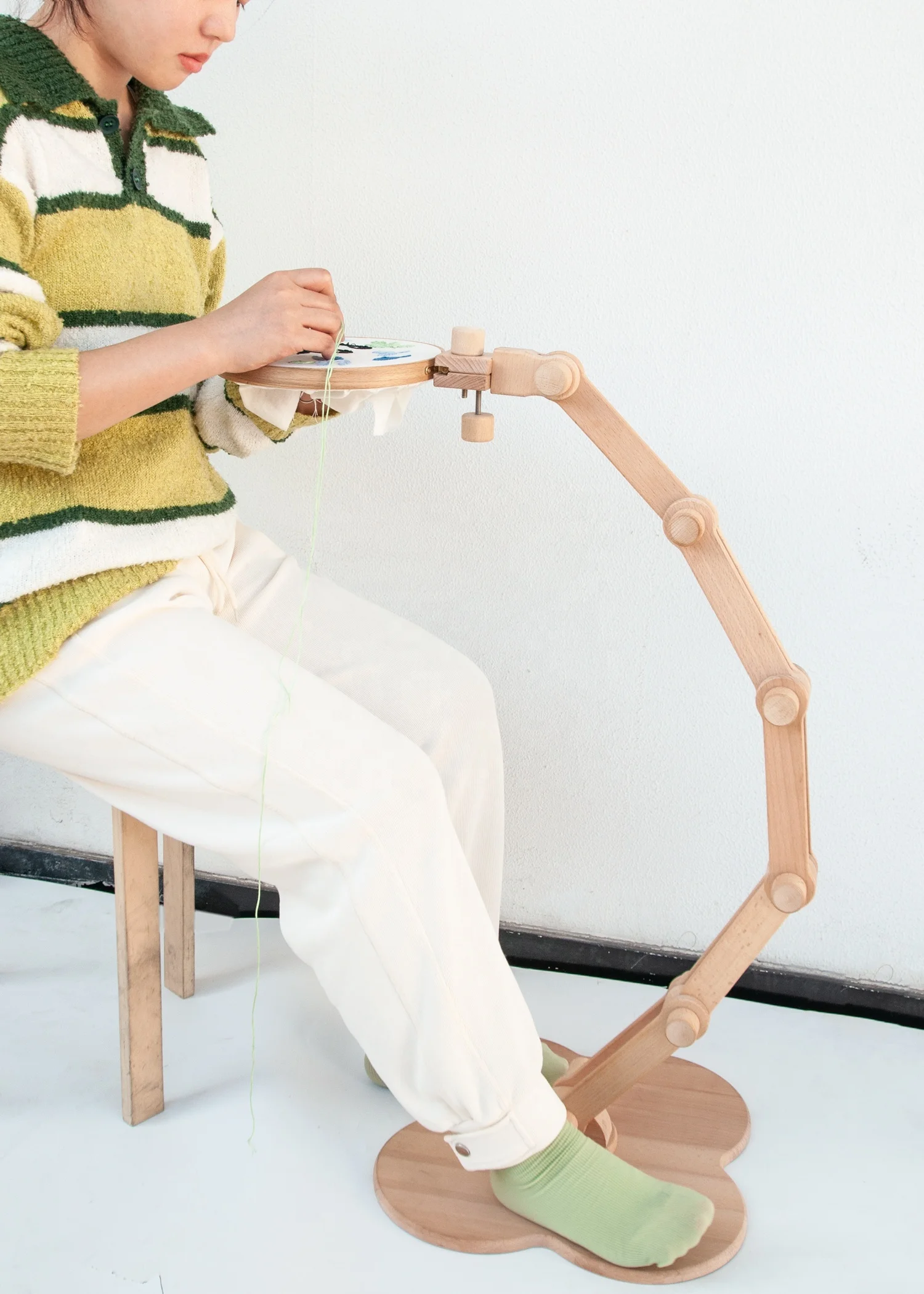 Multifunctional Embroidery Lap Stand Frame Wood Tapestry and Cross Stitch Hoop Set Ring Frame Adjustable Sewing Tools