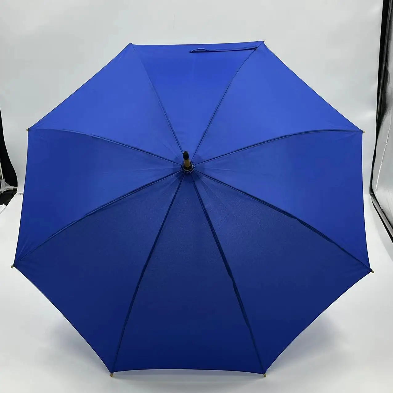 Customized Logo  and color Sturdy 8 Ribs straight long curved handle umbrella rain and sun umbrella windproof