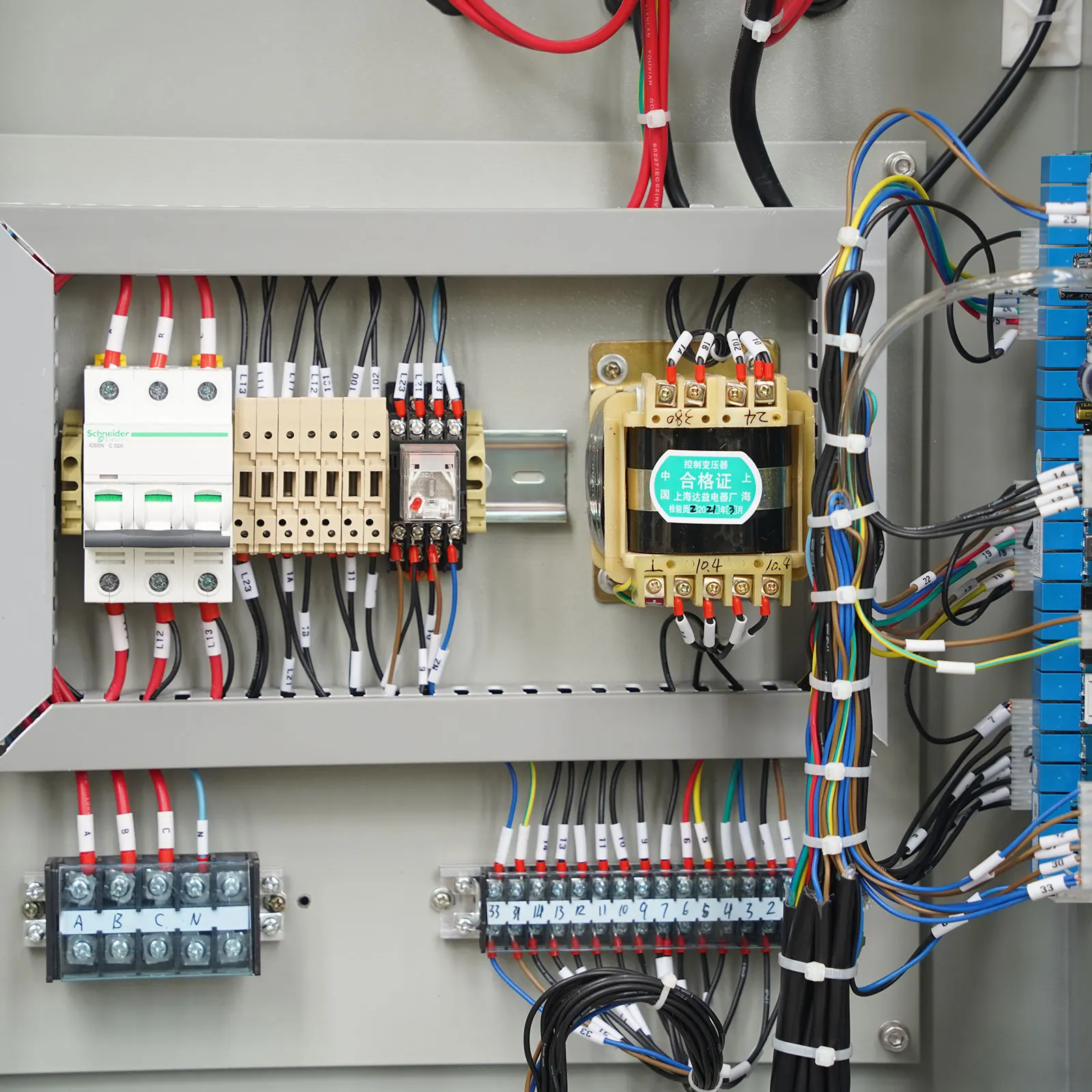 commercial laundry equipment  with washing machine