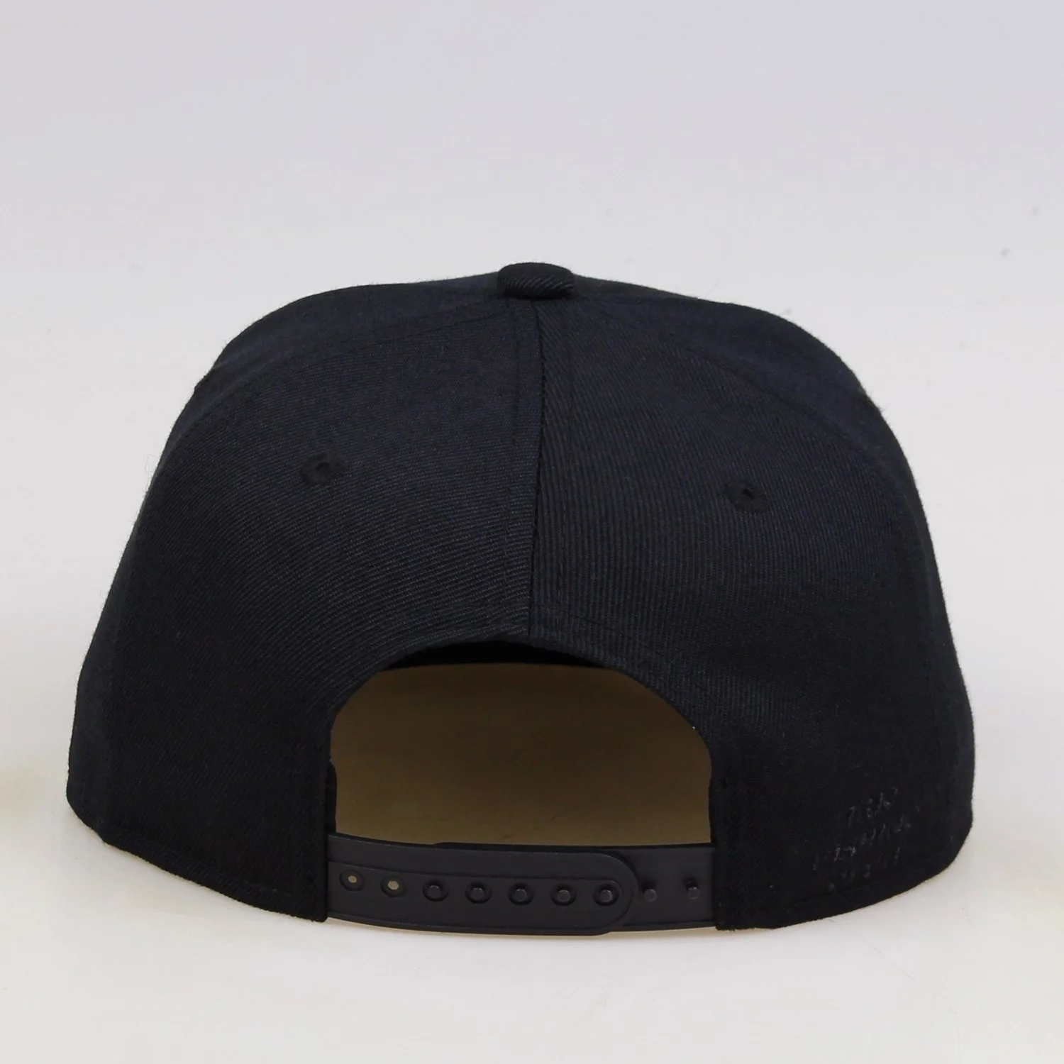 Classic Yupoong Style 80% Acrylic 20% Wool 6 Panel Black Snapback Cap 3D Embroidery Custom