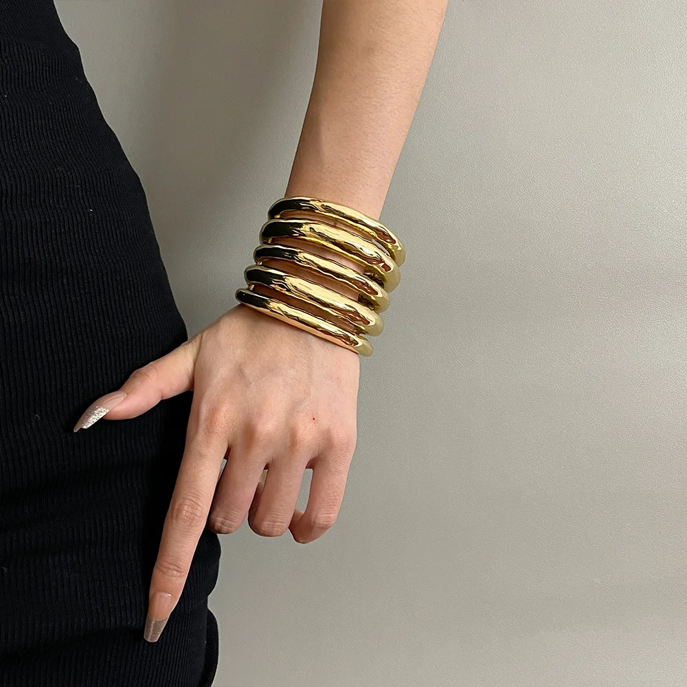 2024 New Arrival Exaggerated two tone open alloy vintage chunky bracelet metal leather splicing wide coil cuff metal bracelet