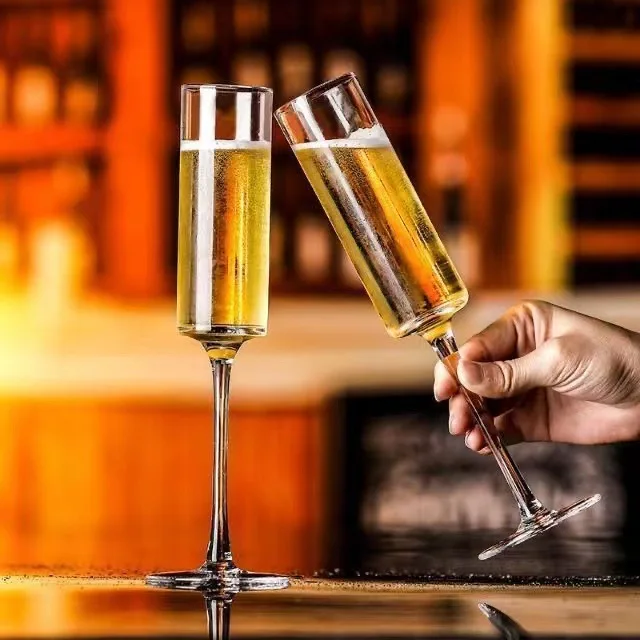 Wholesale Elegant Square Champagne Glasses Stemmed Champagne Flute Goblet Sparkling Wine Glasses for Wedding Party Birthday Bar