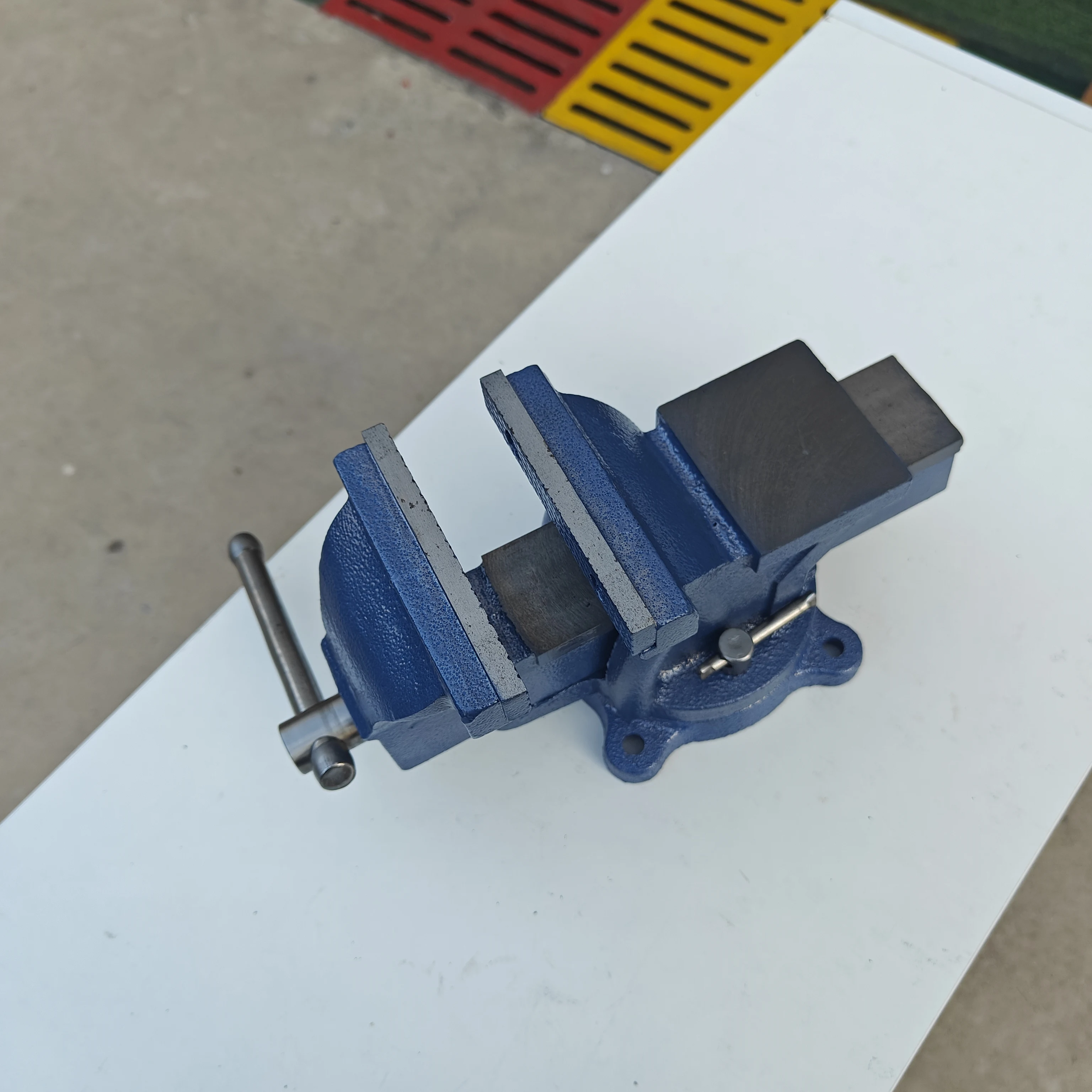 7 Inch Forged Steel Bench Vise with 360 Degree Rotating Base