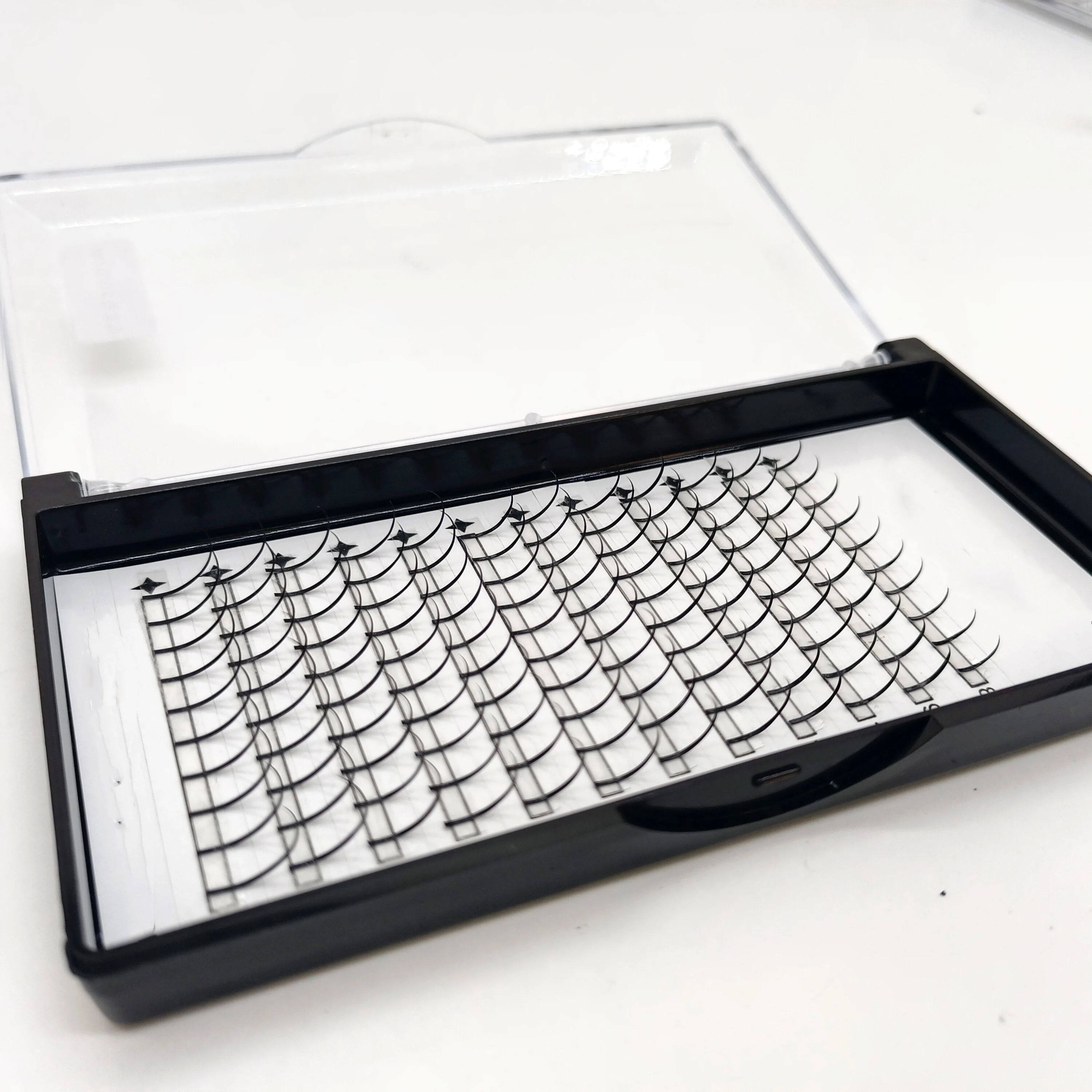 Premade Volume Fan Spikes Lash Pre Made Fans Spikes Lashes Korean PBT 0.07MM Natural sparkle spike lash extensions