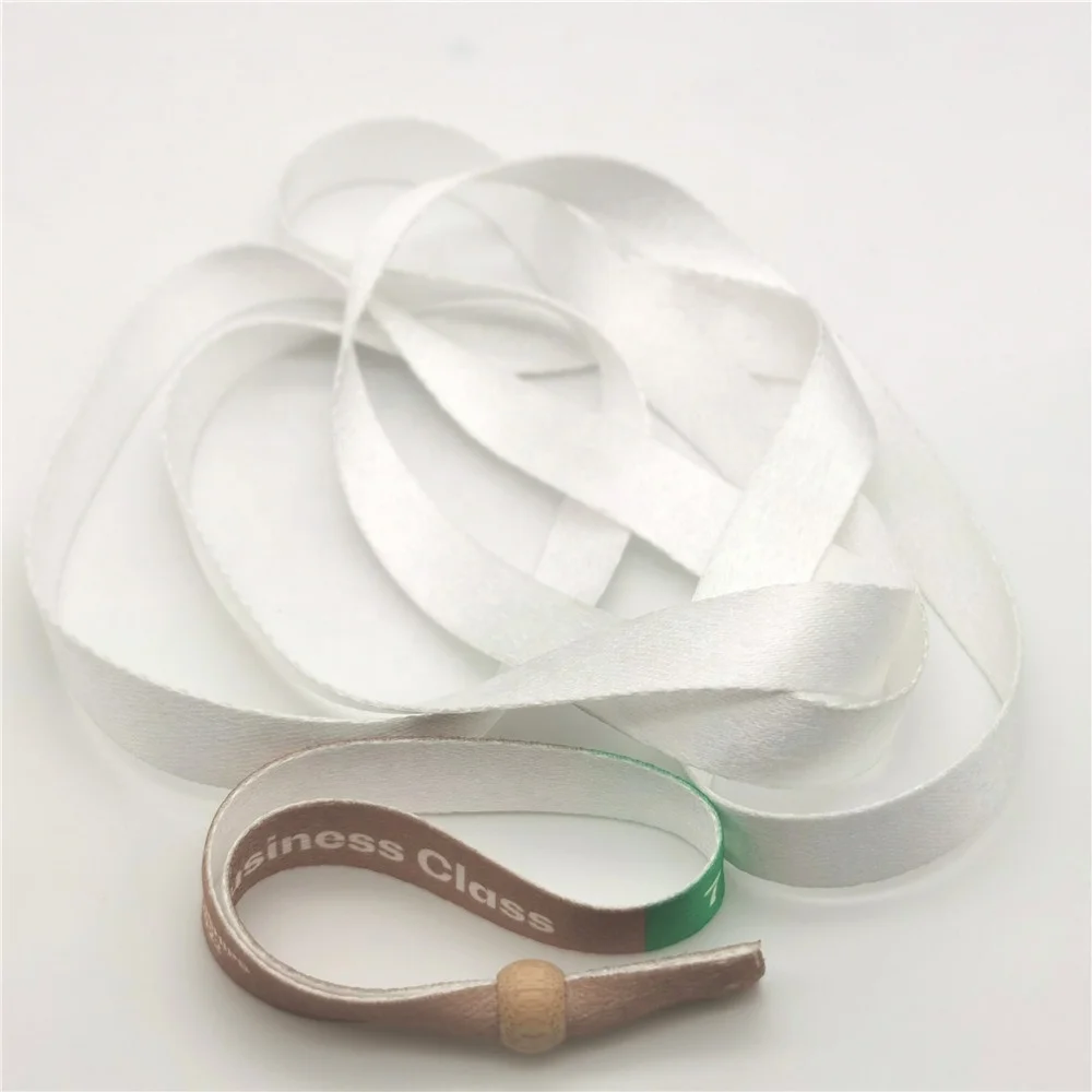 Recycled PET wristband with lockable bamboo closure