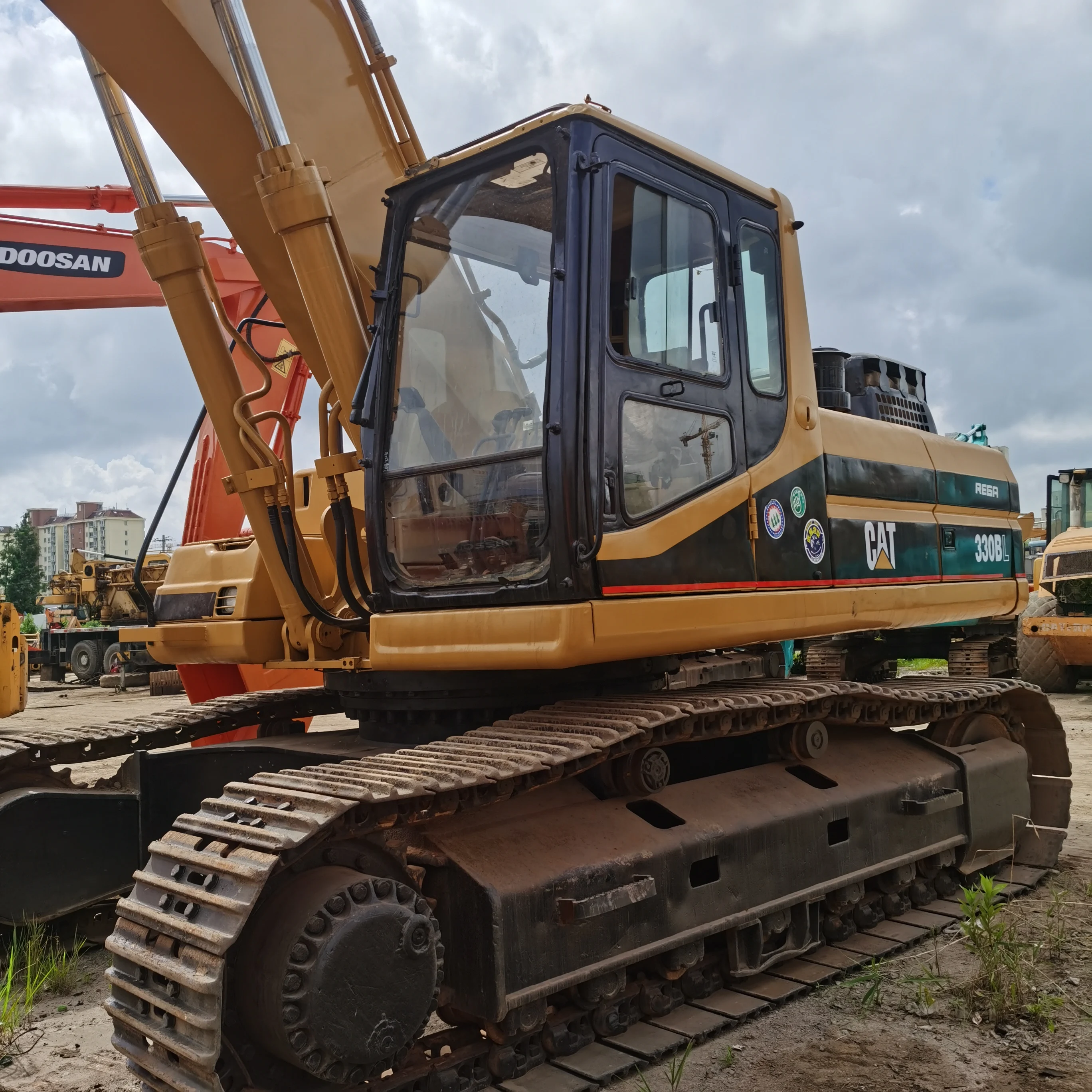 On sale CAT 330B Exclusive Grade Used Engineering Construction Machinery Caterpillar 330B Used Tractors With Cheap Price