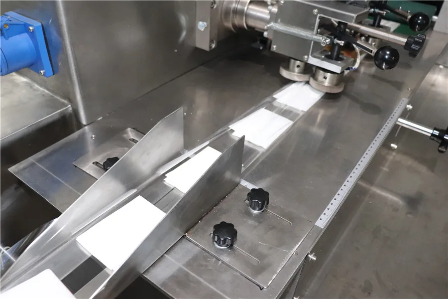High productivity wet tissue production line 5-20 pcs wet wipes packing machine with automatic slitting