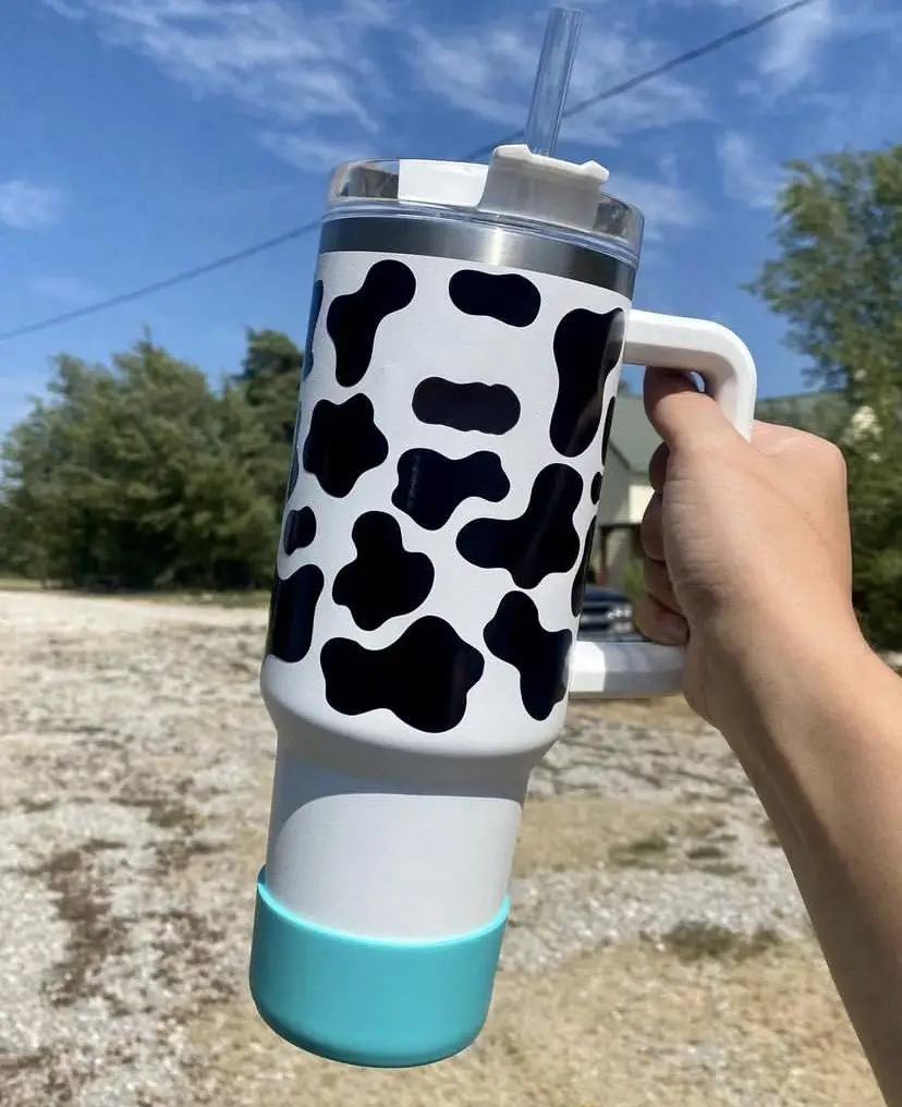 stainless steel 40oz stanlys tumbler with BPA free silicone bottom protective sleeve and dustproof strawcap customize Leopard