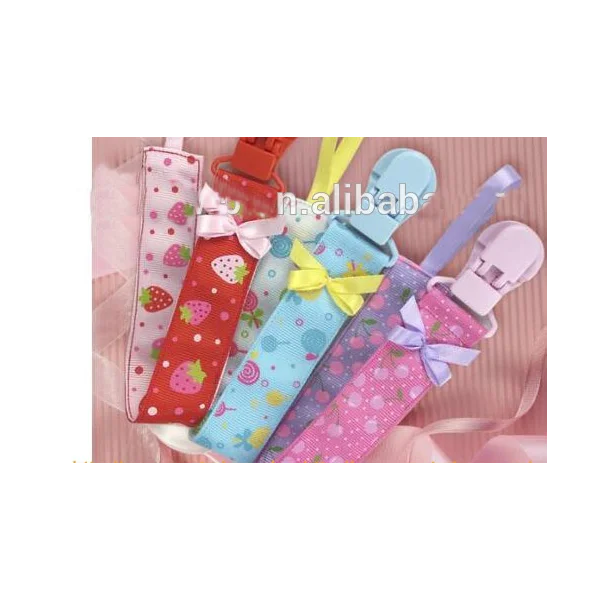 Colorful Eco-friendly plastic clip/baby pacifier holder/teether clip lanyard and baby bibs of 1 set