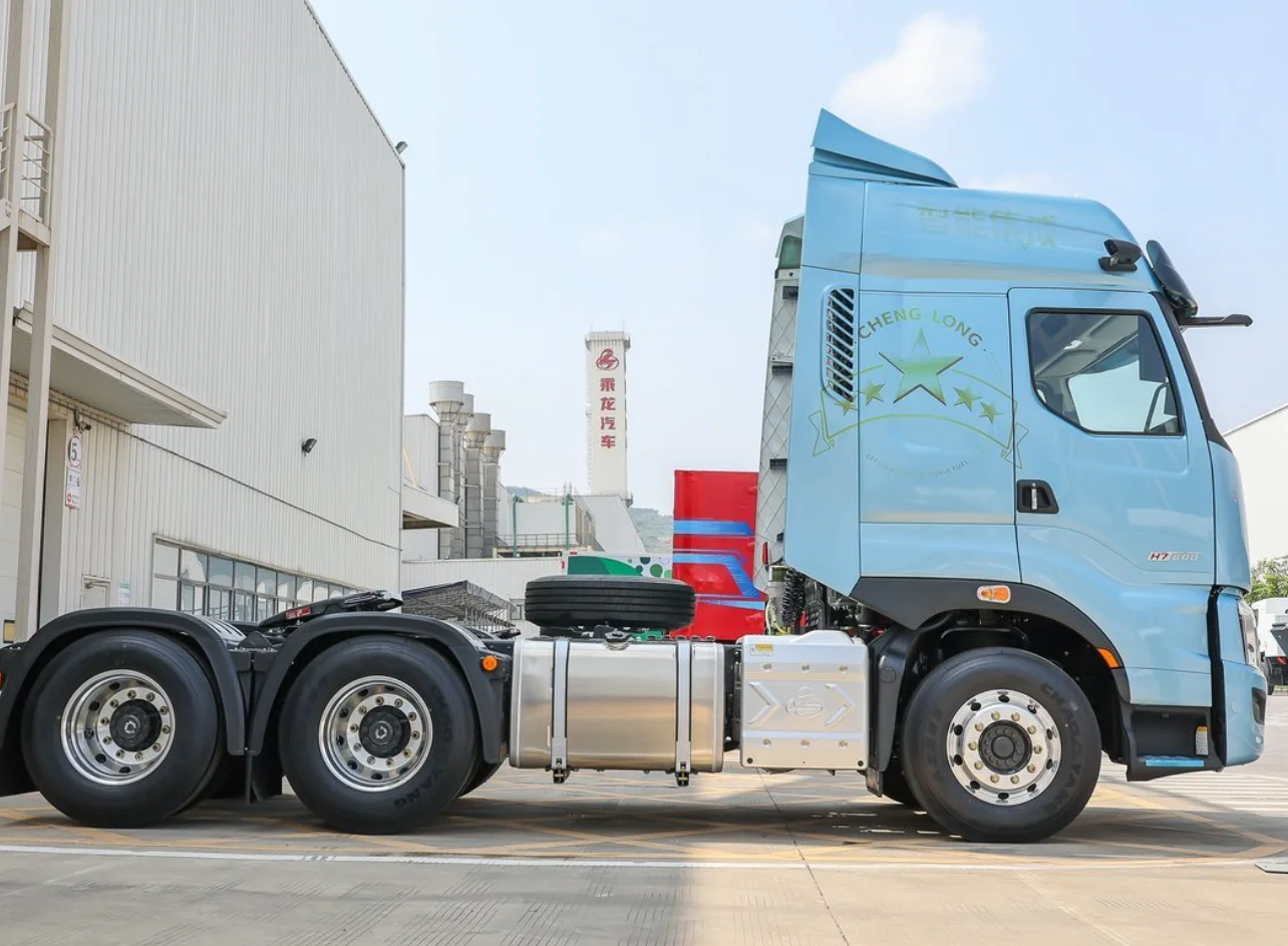 Dongfeng Chenglong H7 600HP 6X4 AMT Automatic Tractor (Eaton) Powerful Heavy Truck for Construction Easy to Operate and Safe