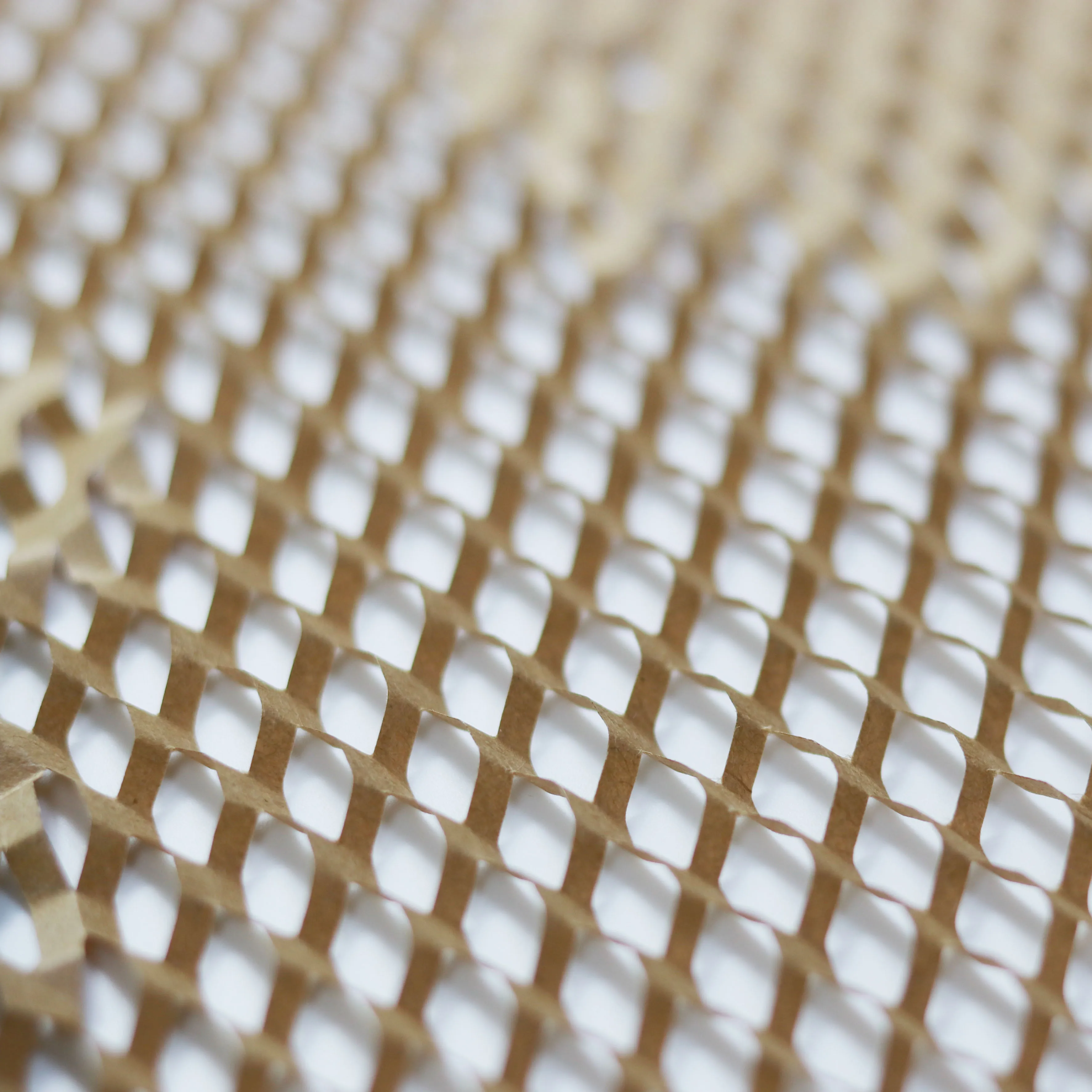 Прочная многоцелевая сотовая бумага 80gsm 30 см x 50 м белая от производителя