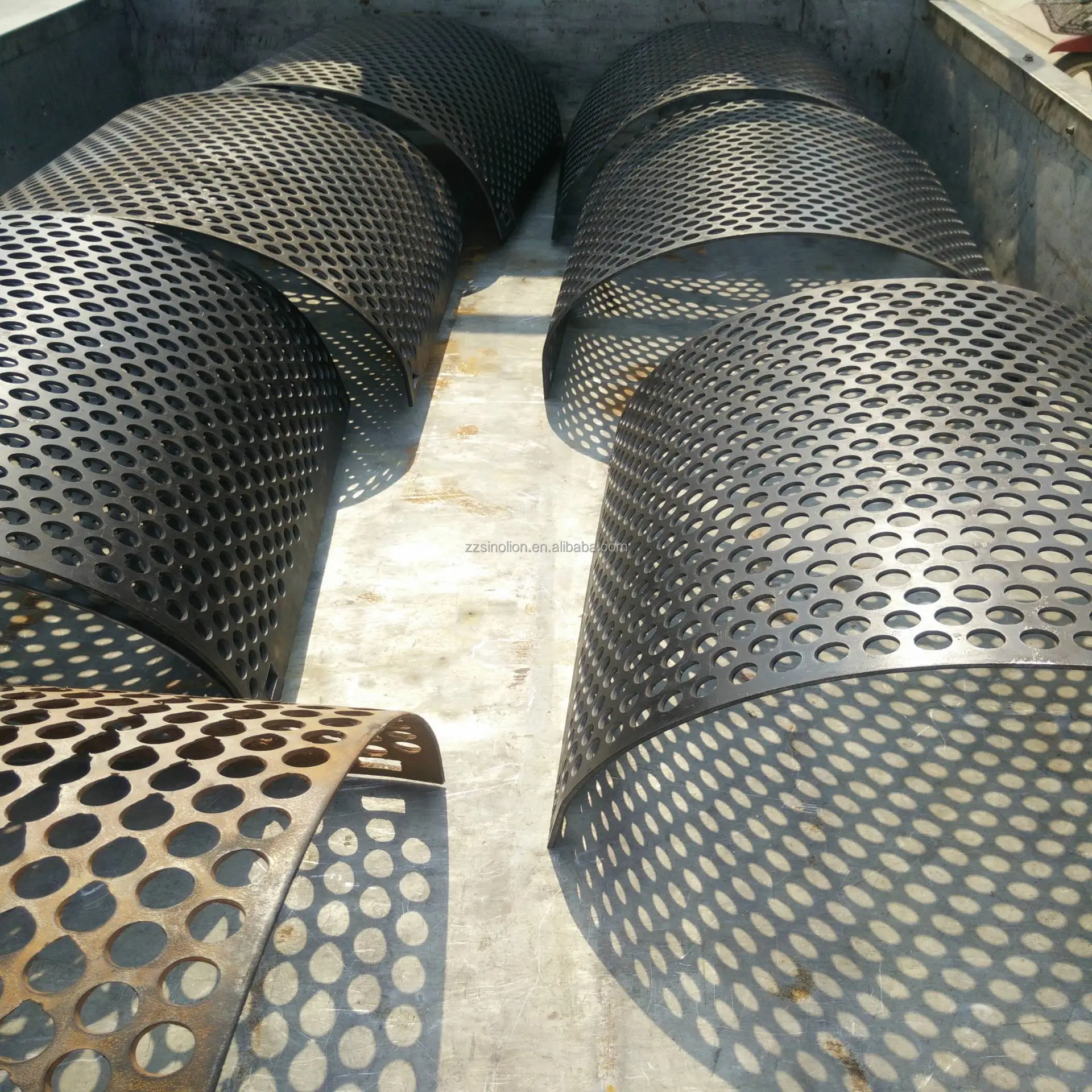 Quarry multi decks circular vibrating screen for pebbles soil screening classifier