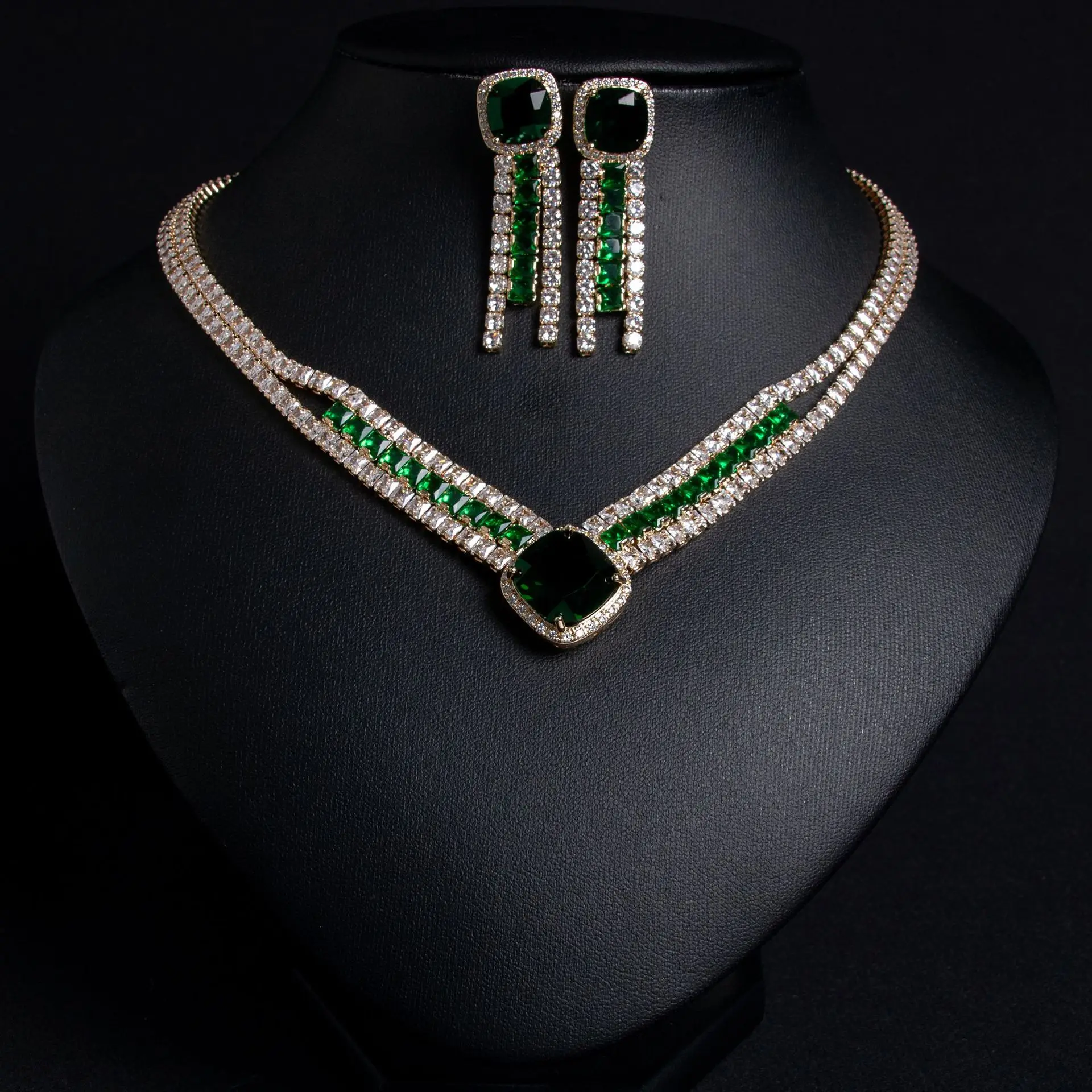 Роскошные сережки из драгоценных камней
