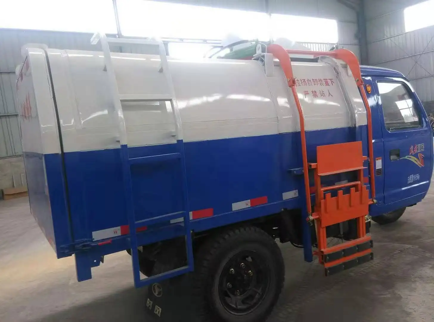 Professional manufacturer Axle drive fully enclosed cab tricycle/Shaft construction engineering mining tricycle for