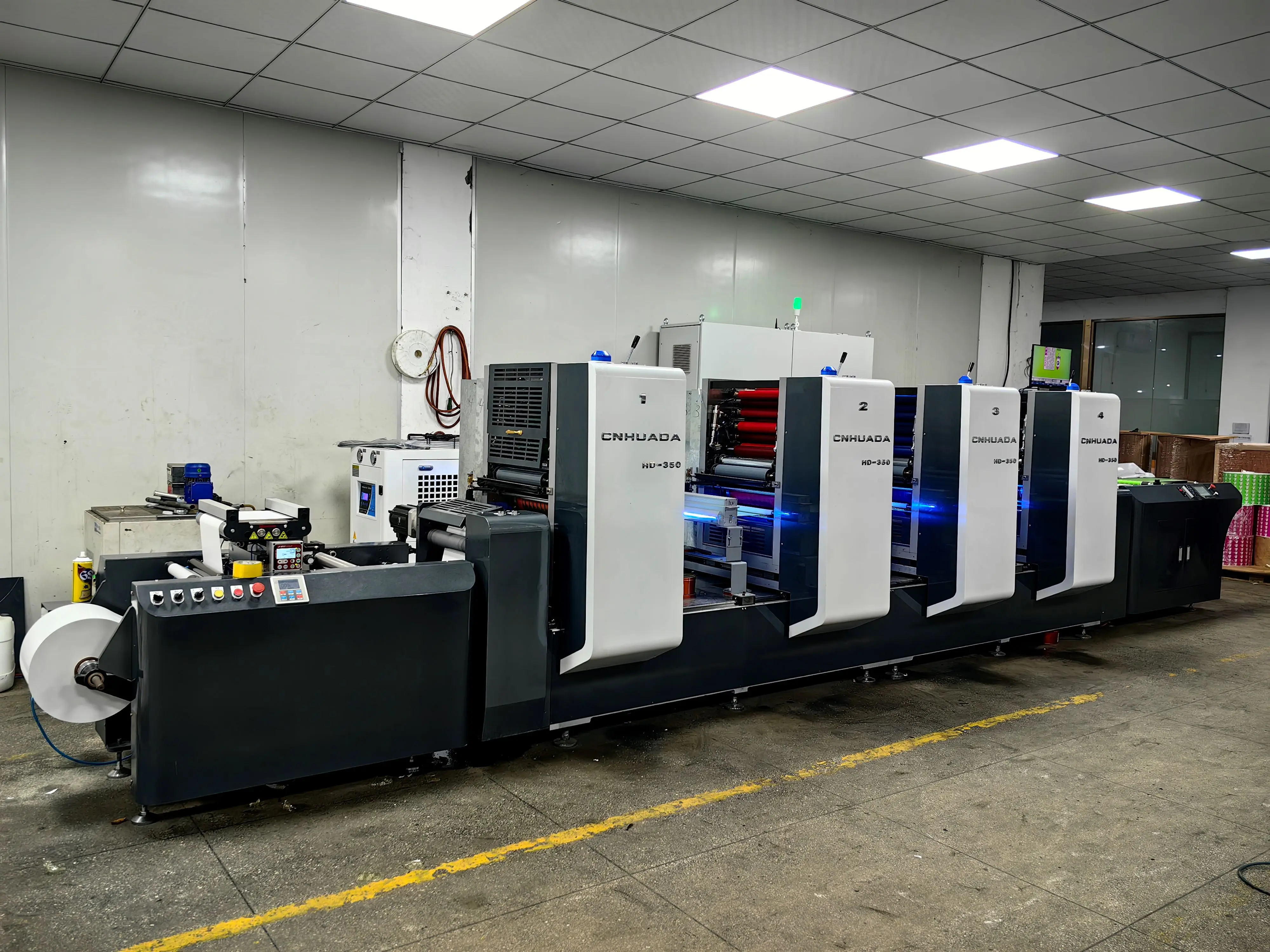 Advanced Water-ink Balance Intermittent Varnish Flexo Unit Label Machine 4 Color Offset Printing Machine