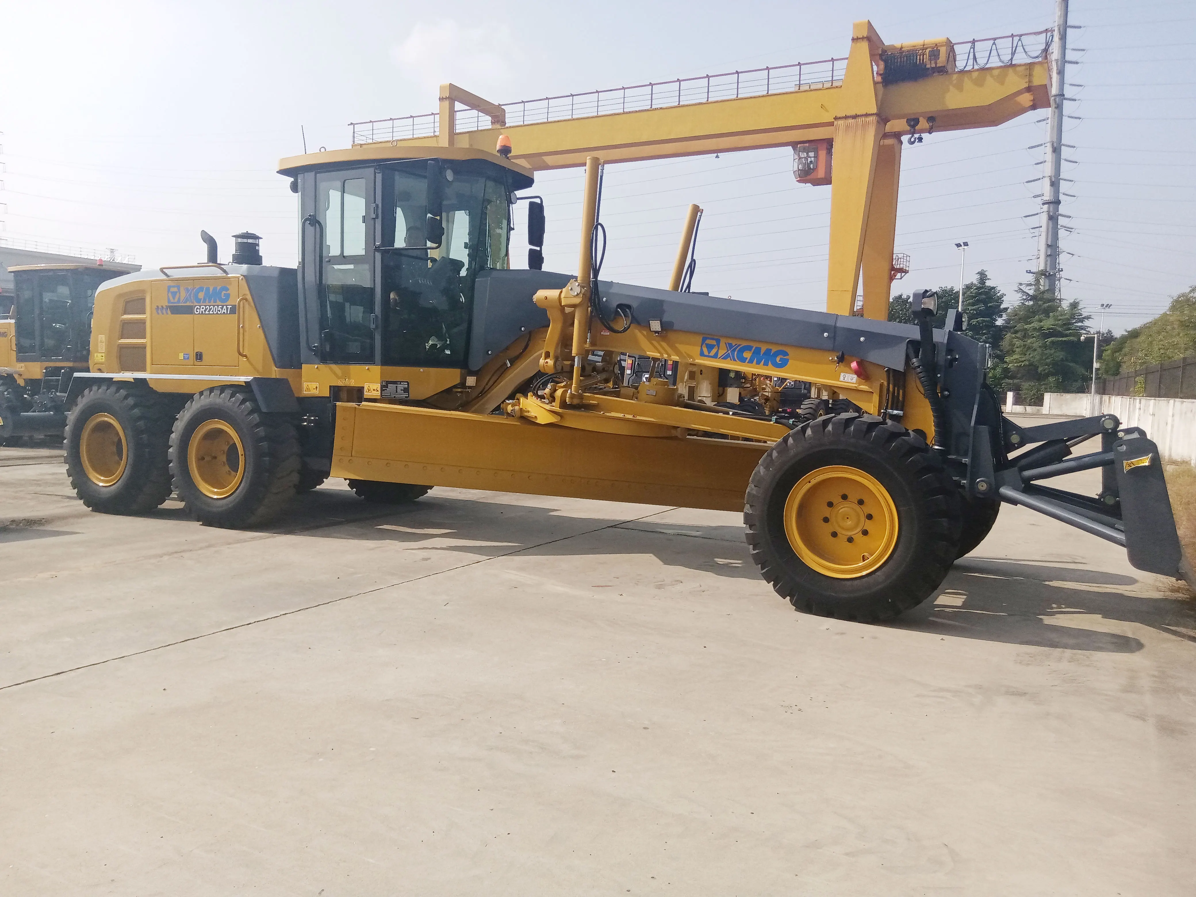 XCMG Official Road Construction Machinery GR2205AT Second Hand Road Motor Grader For Sale