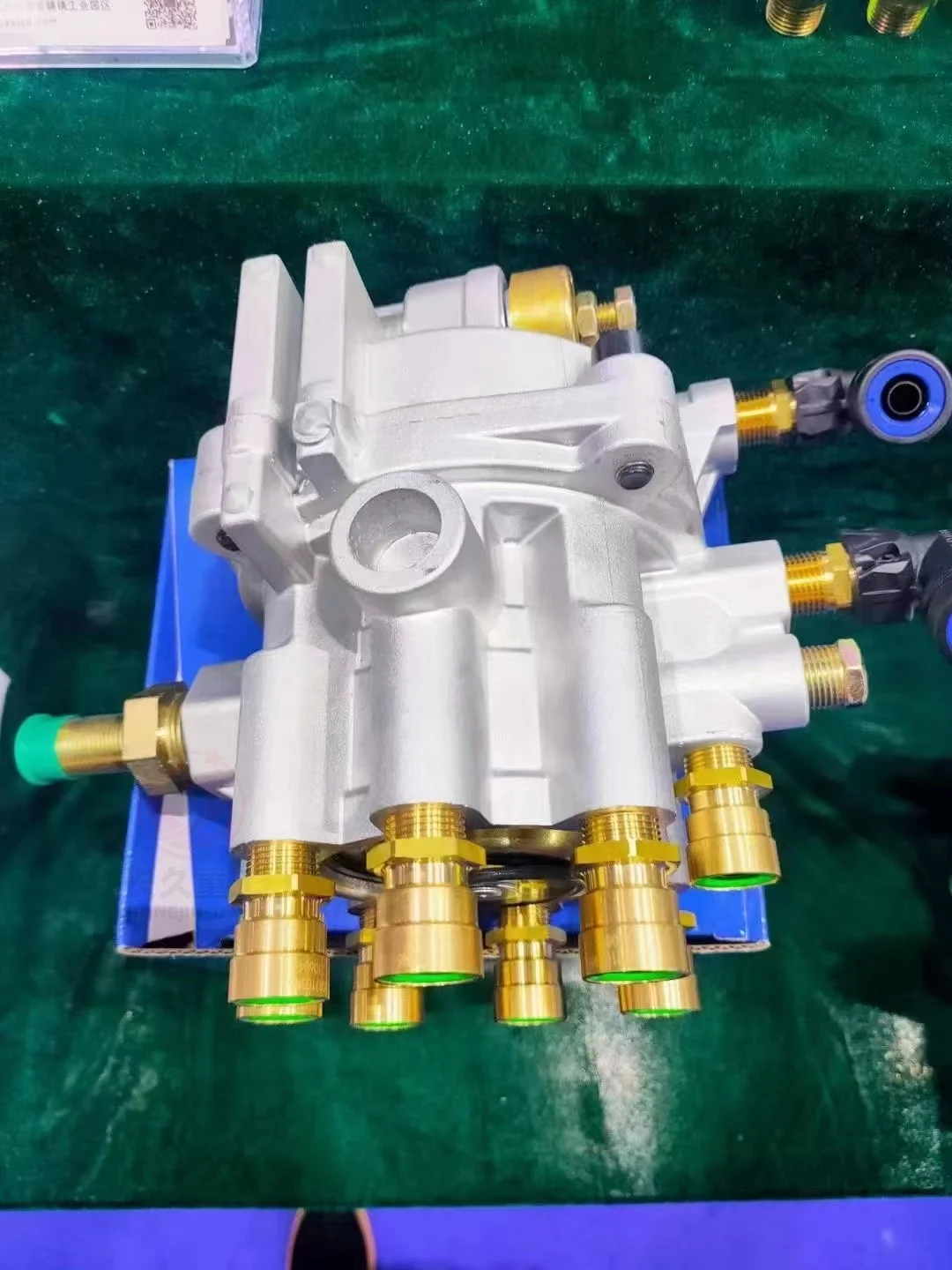 Mechanical ABS three-axle synchronous emergency relay valve EBS brake for trailers and trucks