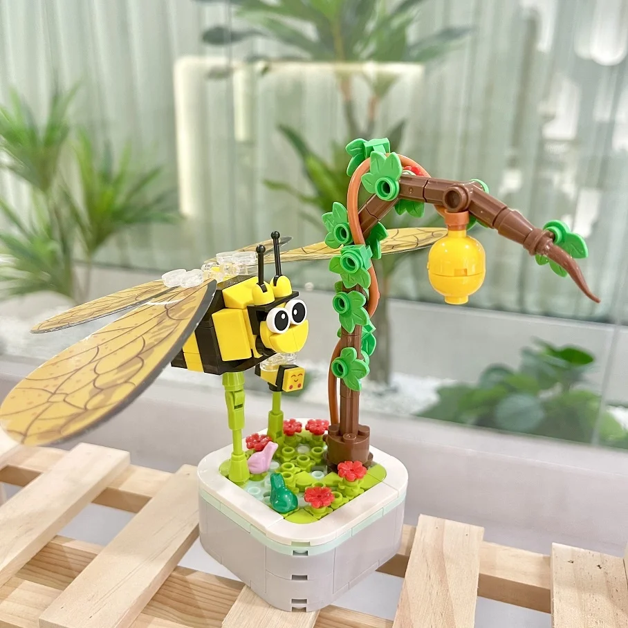 Trending Items 2024 Floral Bouquet Brick Decoration Toy DIY Plastic Ornaments Flowers Building Blocks With Insect