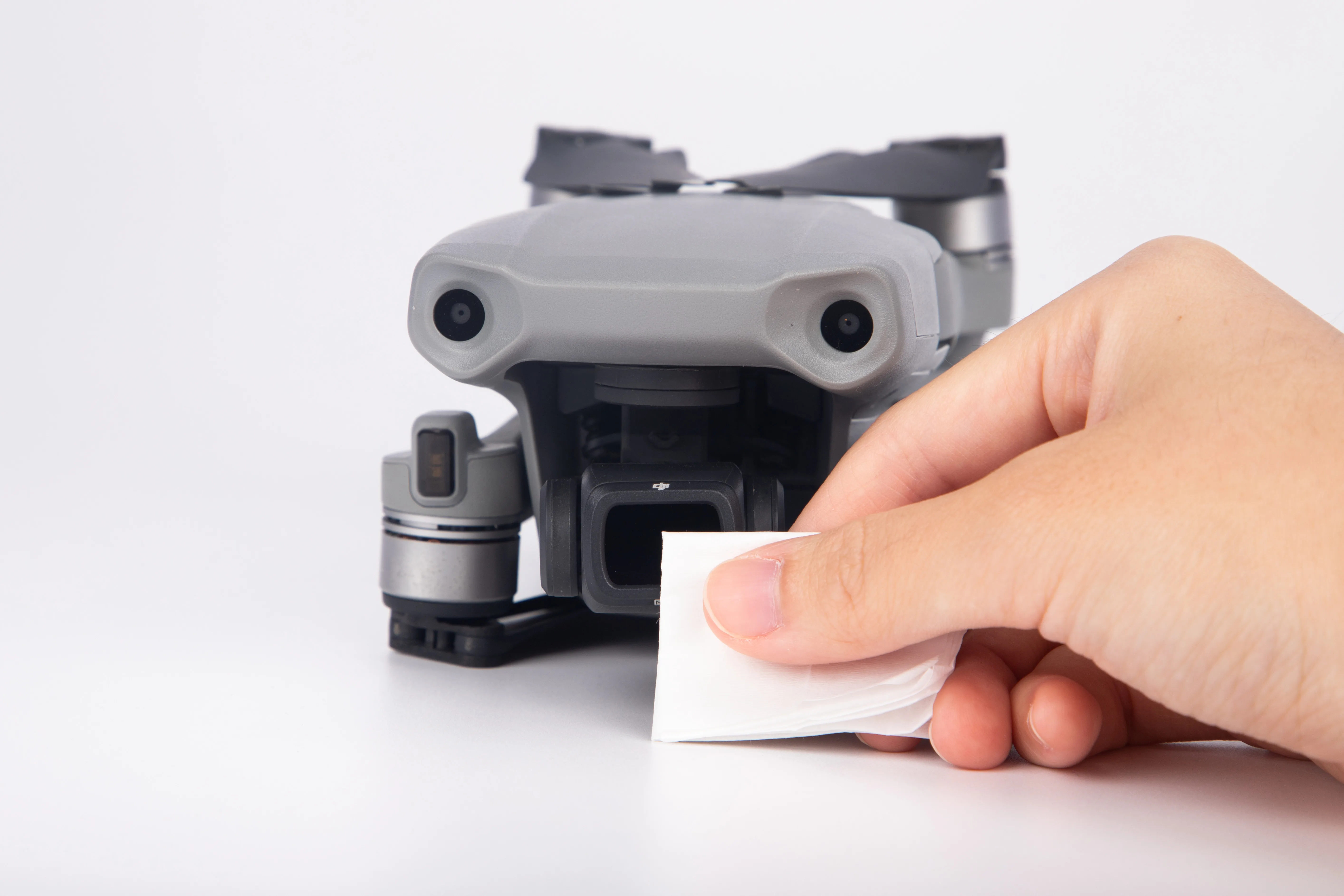 Монолитные удобные салфетки для протирания линз