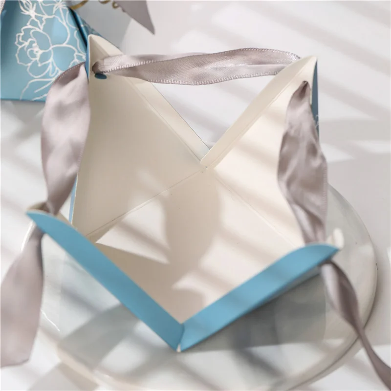 Manufacturer Candy Box Chocolate Packing Boxes Triangle Party With Polyester Ribbon Shredded Paper For Gift Box