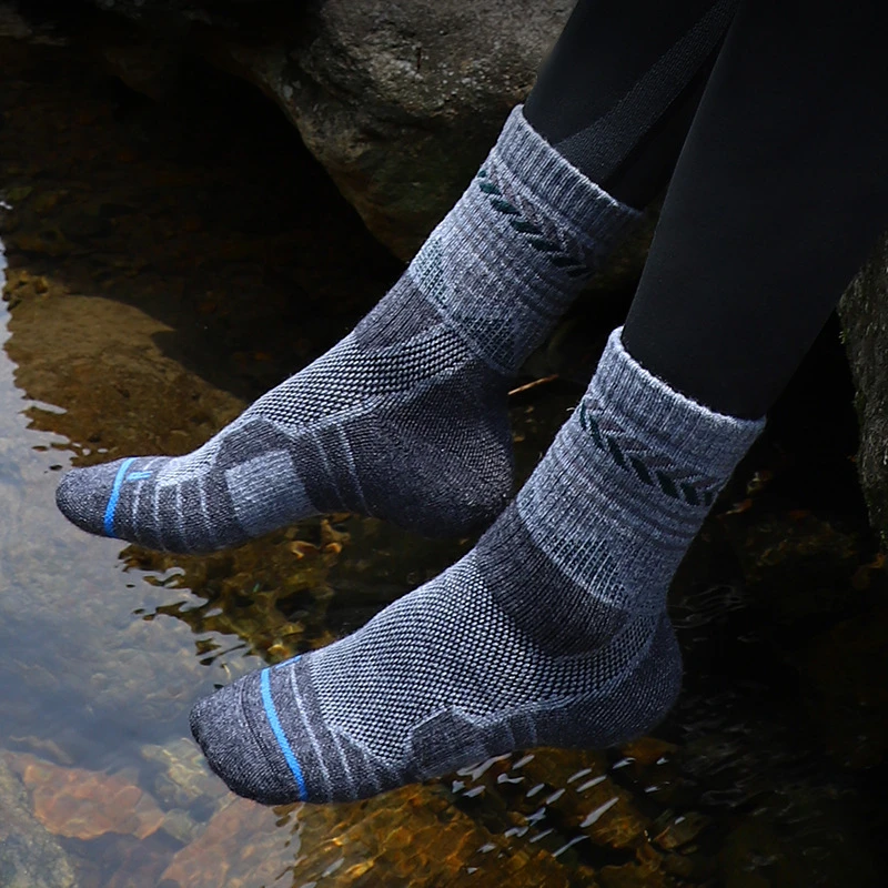 OEM Custom Premium Merino Outdoor Sports Socks Men Athletic Terry Cushion Socks Warm Wool Seamless Thick Socks