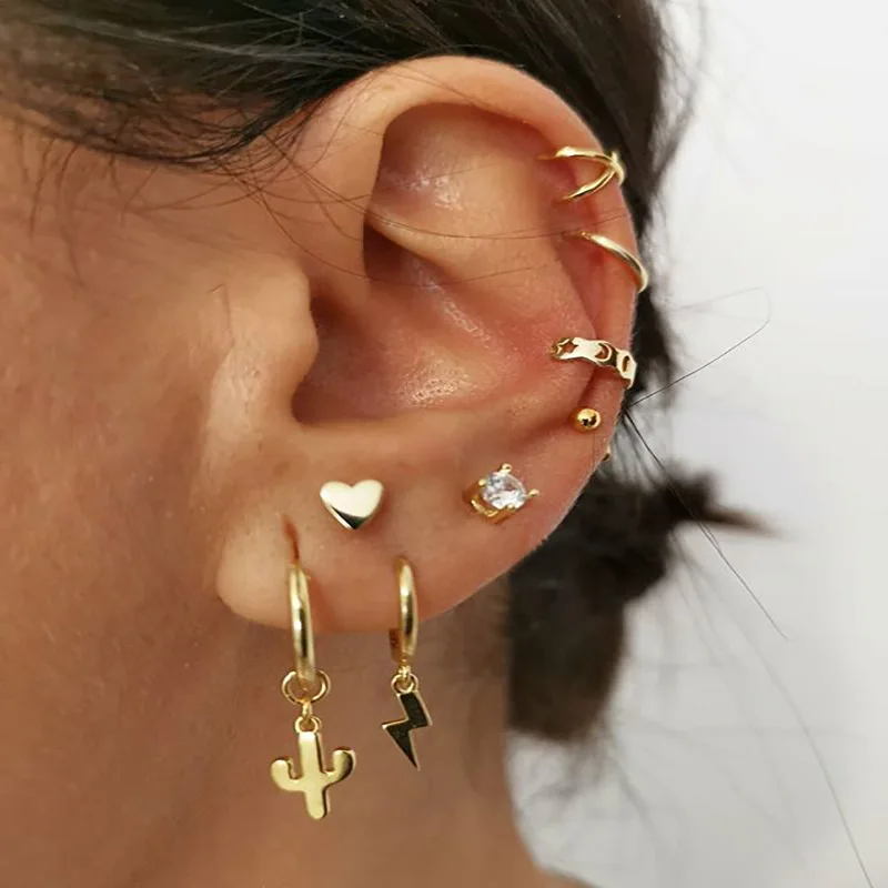 
2021 Fashion Gold Color heart lighting earcuff 