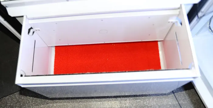 outdoor self-service vending machine for foods and drinks