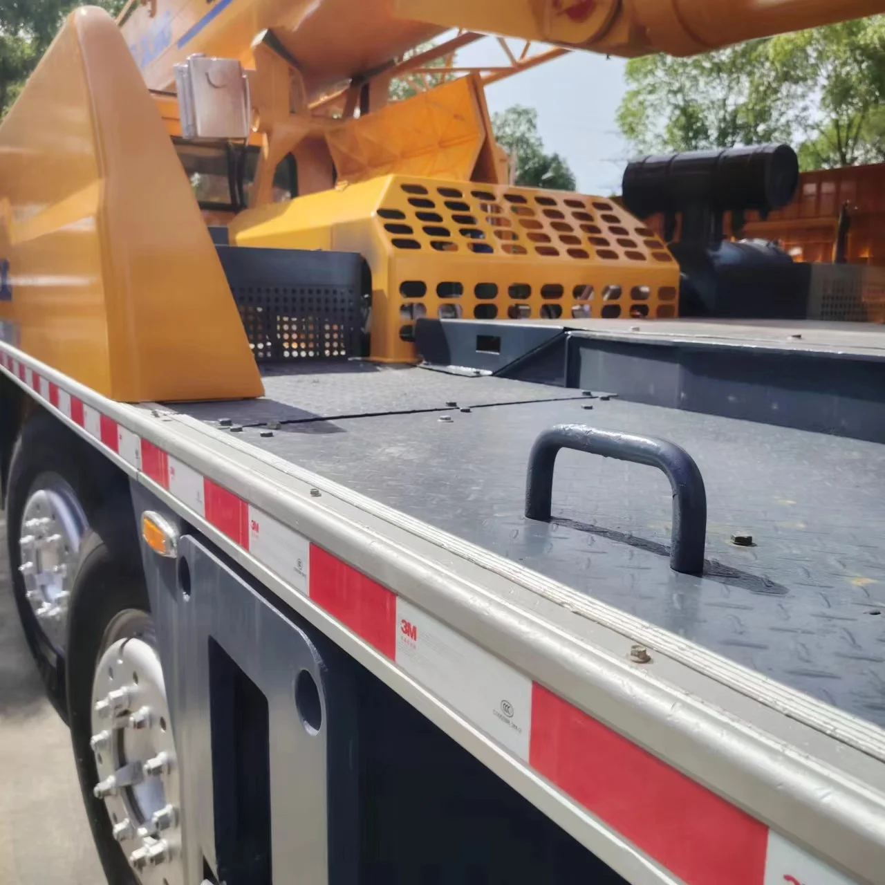 Новейшая Рекламная цена подержанного автокрана 25 тонн 50 55 100 мобильный кран б/у