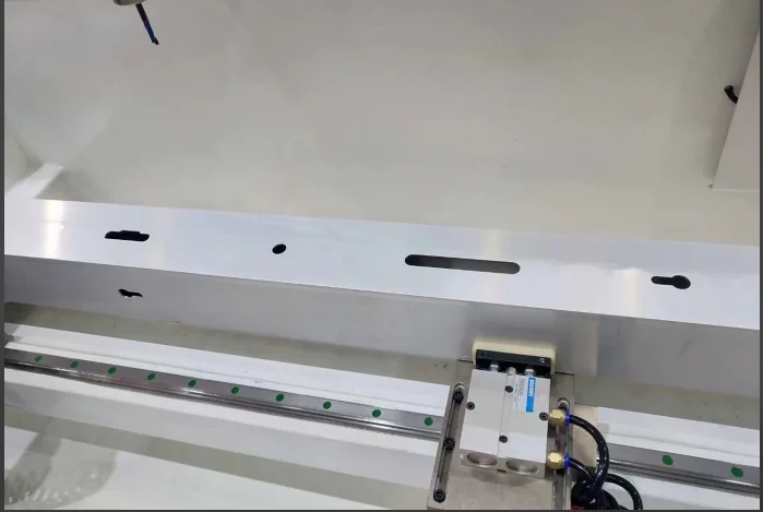 180 3 Sides Axis Rotate Cnc Machinery Aluminum Profile CNC Drilling And Milling Machine
