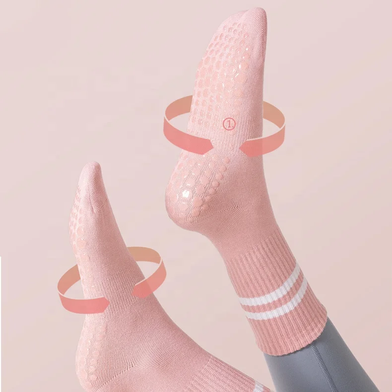 Wholesale Custom Logo High Quality New Sport Jacquard Crew Grip Anti Slip Women Pilates Non Slip Yoga Socks