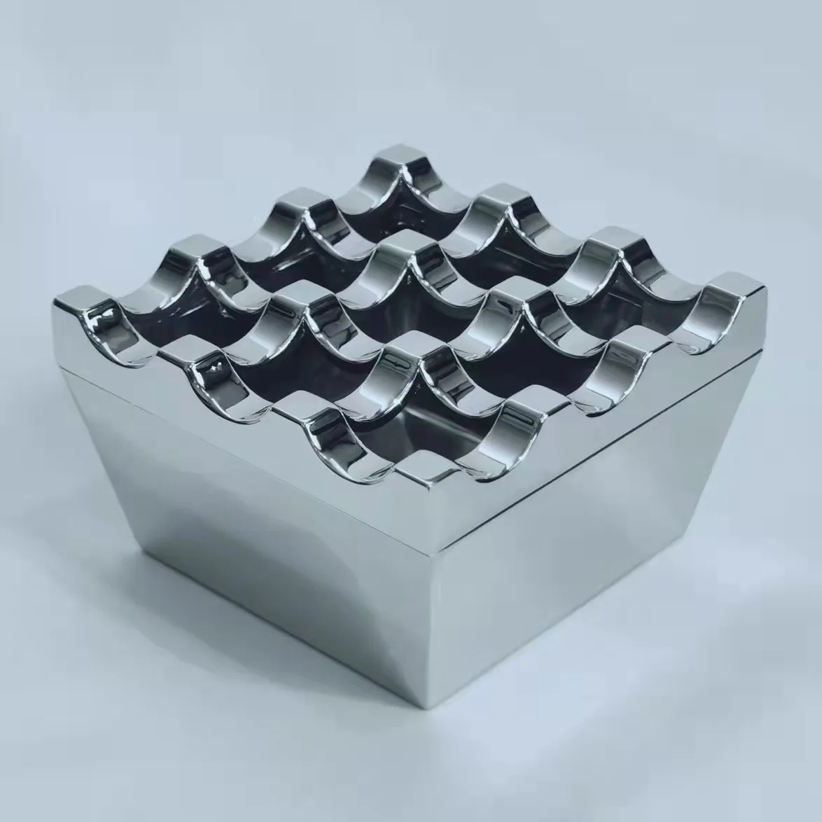 High quality wholesale Deluxe 9-hole ashtray covered ashtray metal windproof ashtray
