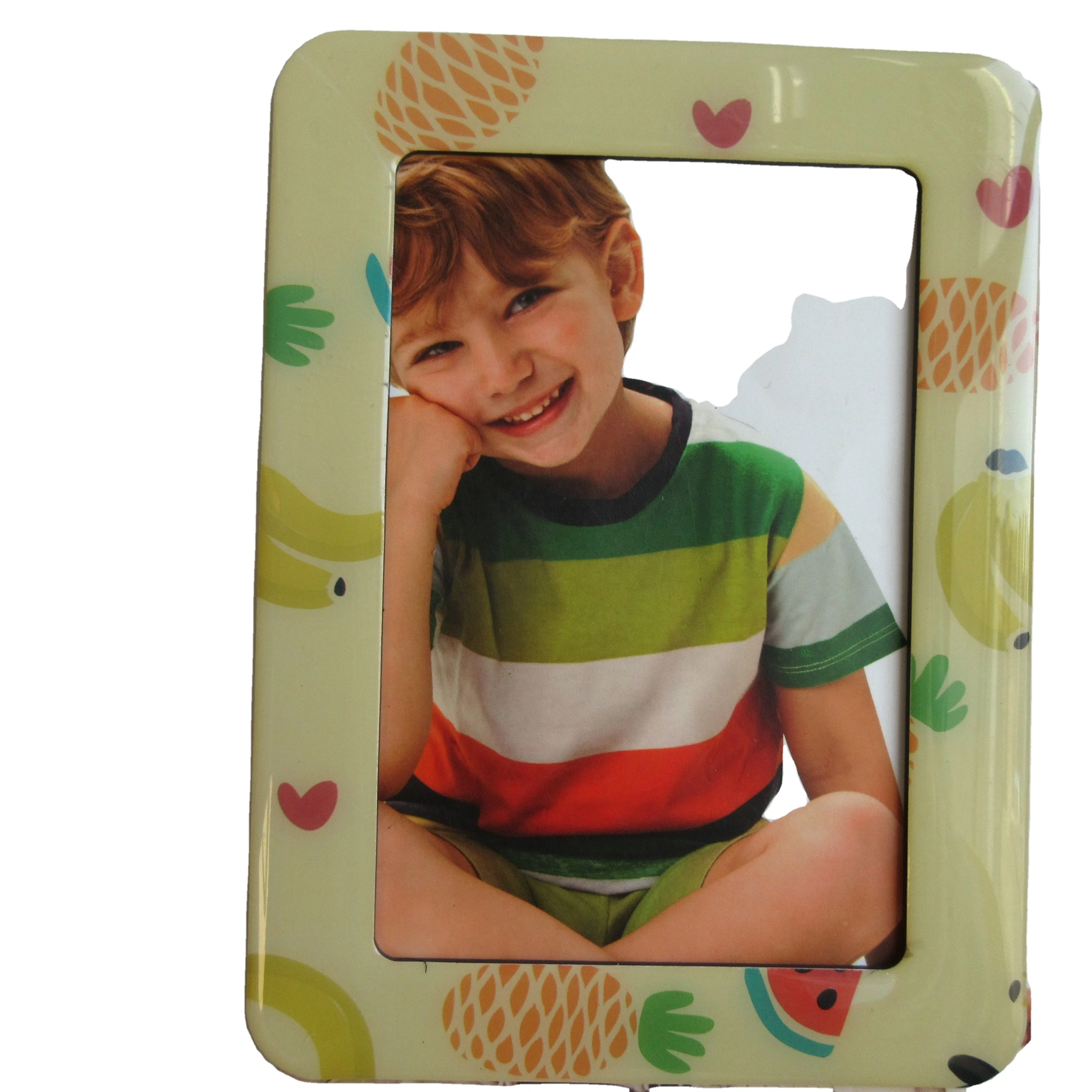 Patterned border magnetic photo frame