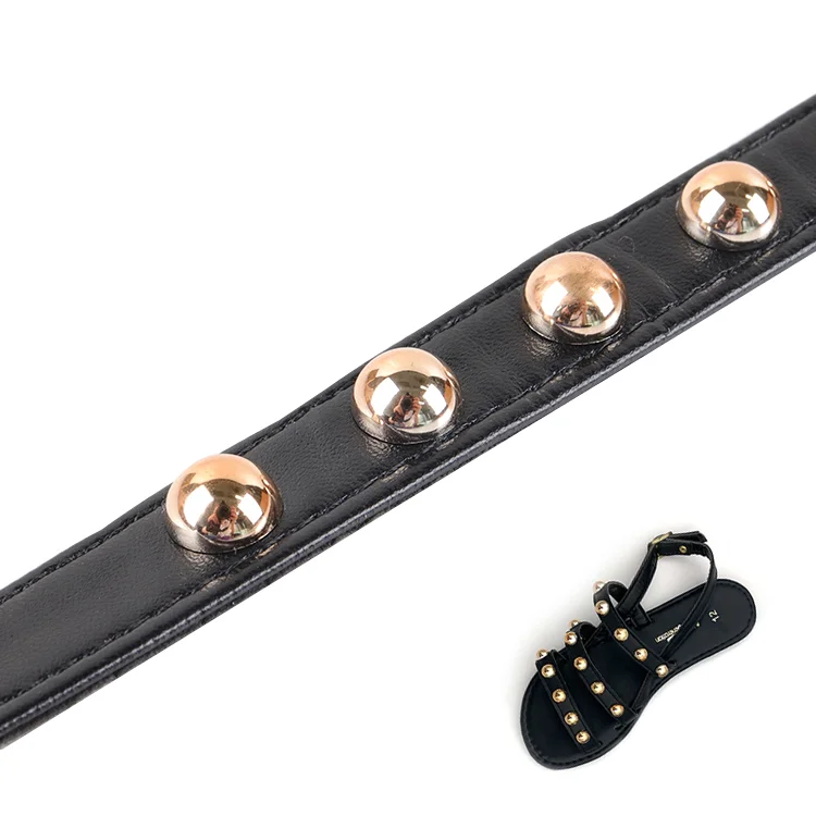 Дешевые декоративные женские сандалии с пластиковыми заклепками, верхние ремешки