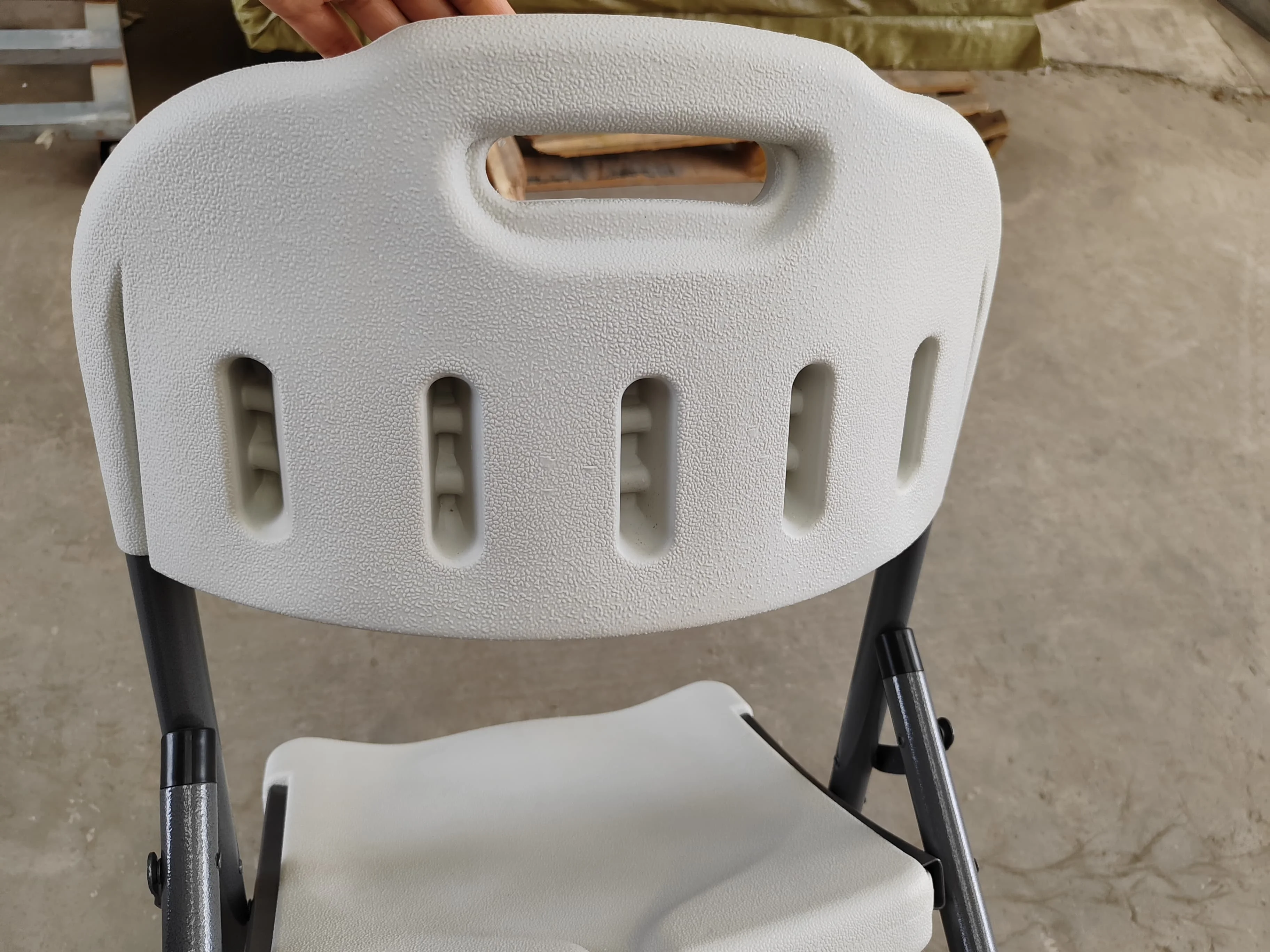 HDPE Outdoor Folding Plastic Chairs Blow Molded Banquet Leisure Foldable Chair