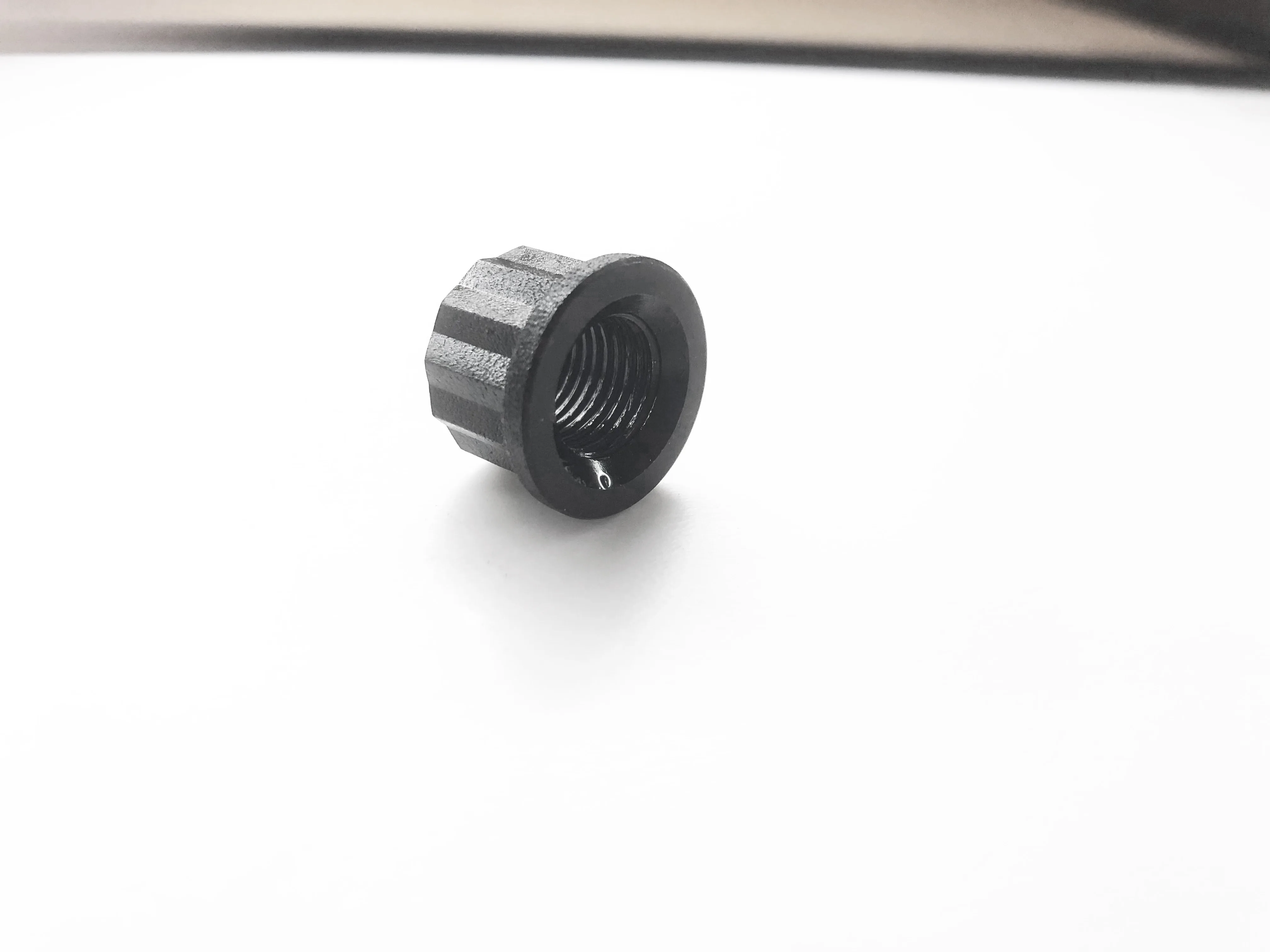 
High-strength engine cylinder head bolts 