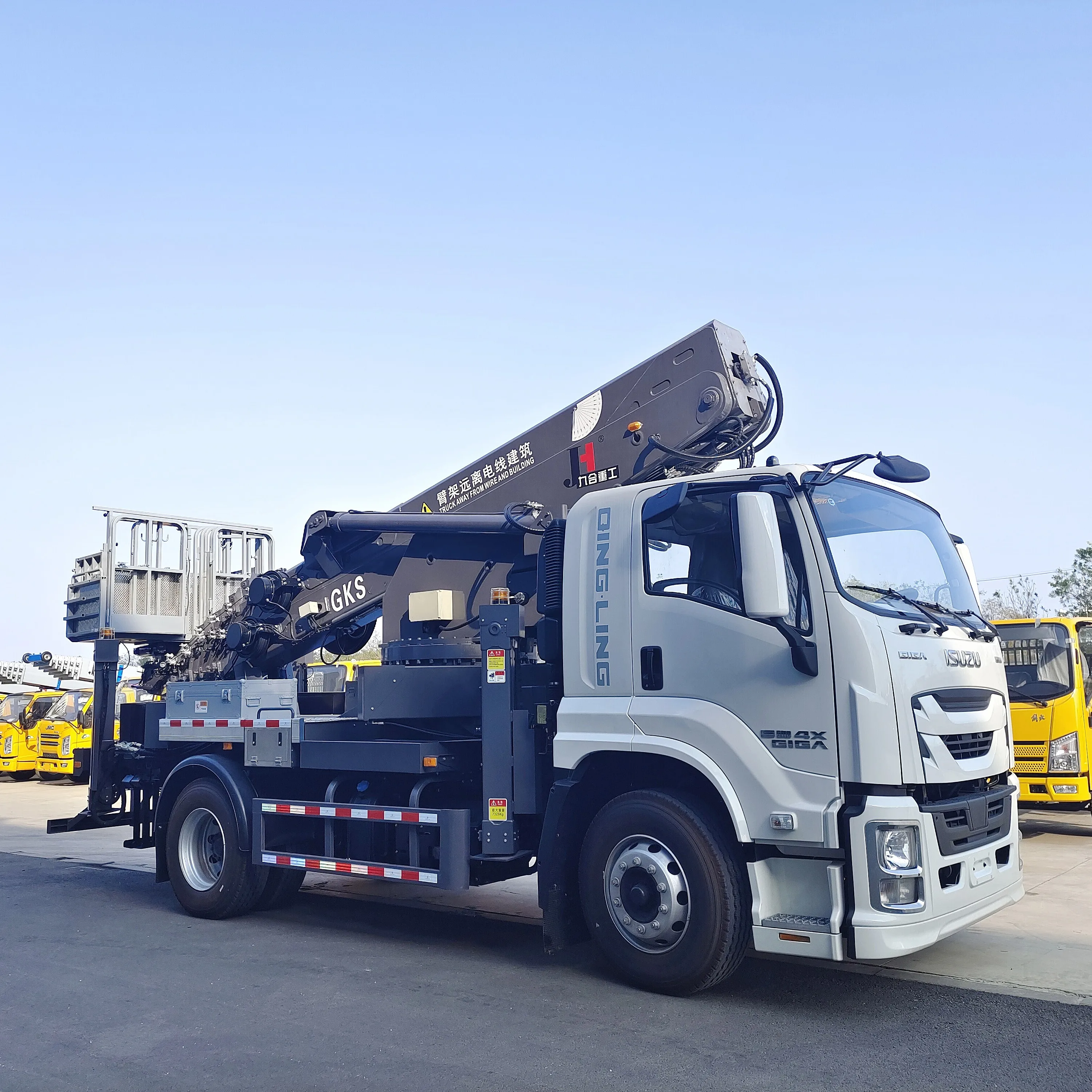 China aerial work platform truck factory JIUHE truck mounted aerial lift 21m 23m 25m 29m 38m 45m aerial work truck