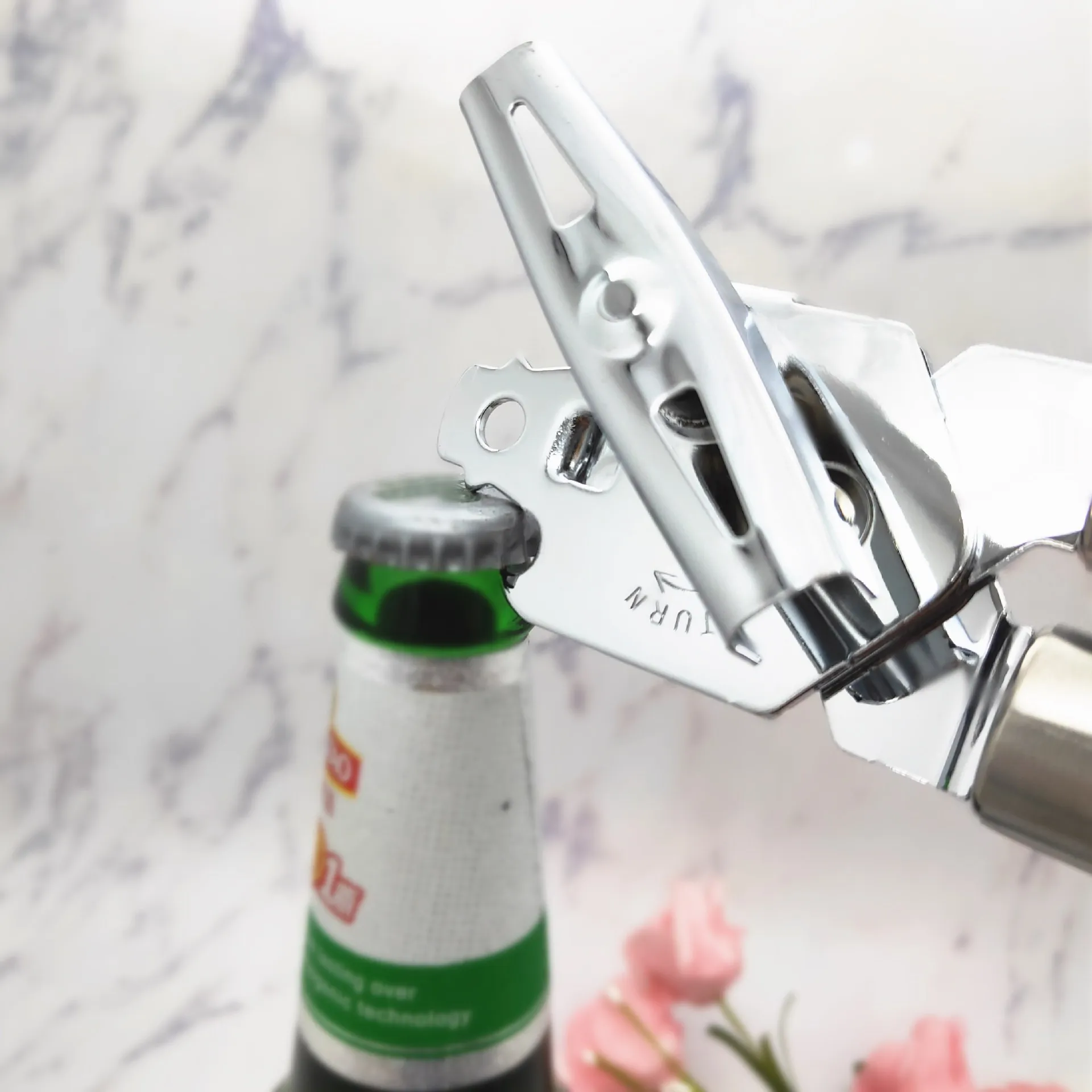 Easy to Use Versatile Lightweight Can Tin Best Manual 3-in-1 Can Opener with Stainless Steel Tube Handle Smooth Edge Can Opener