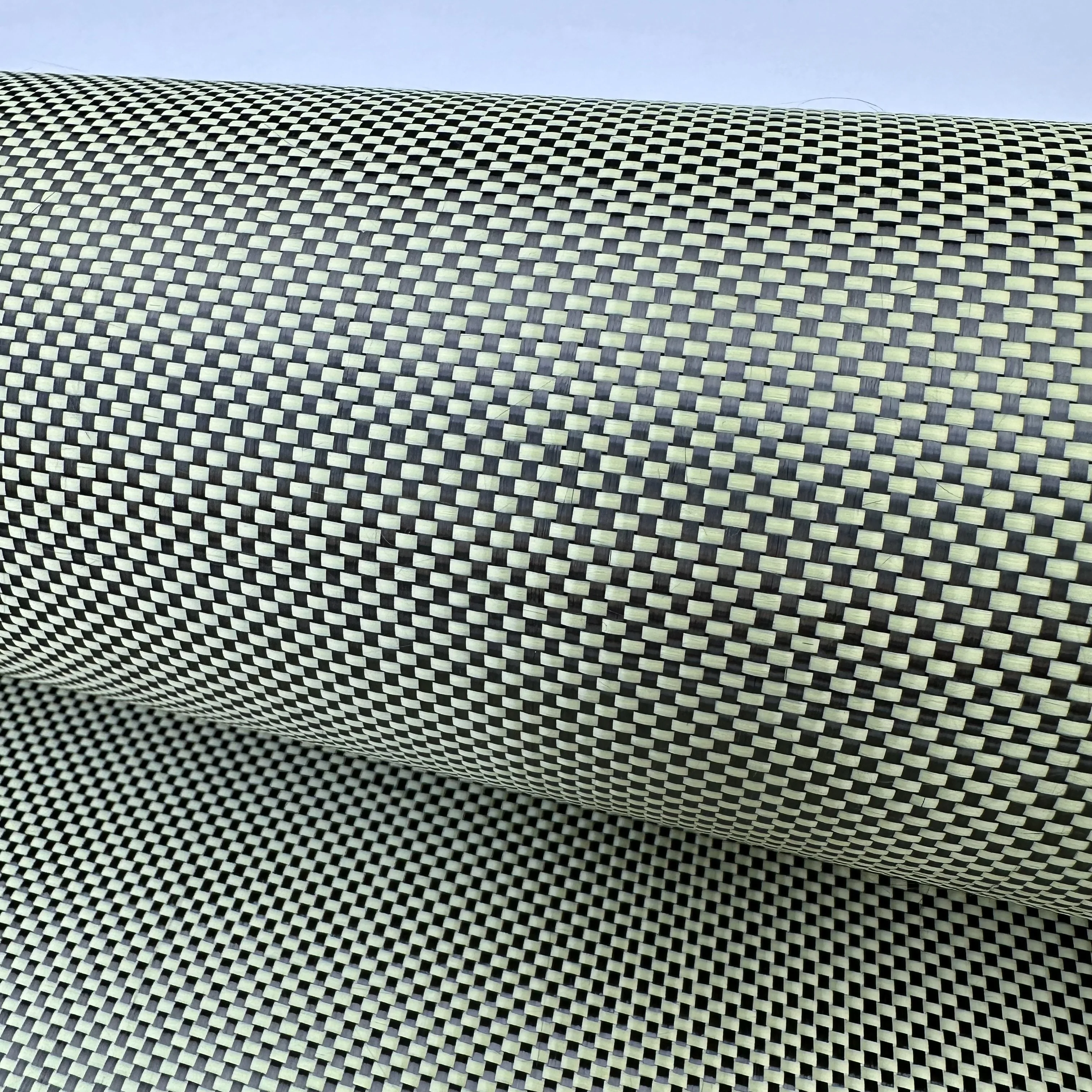 China Cheap and fine 1K 90gsm carbon aramid hybrid fiber fabric roll