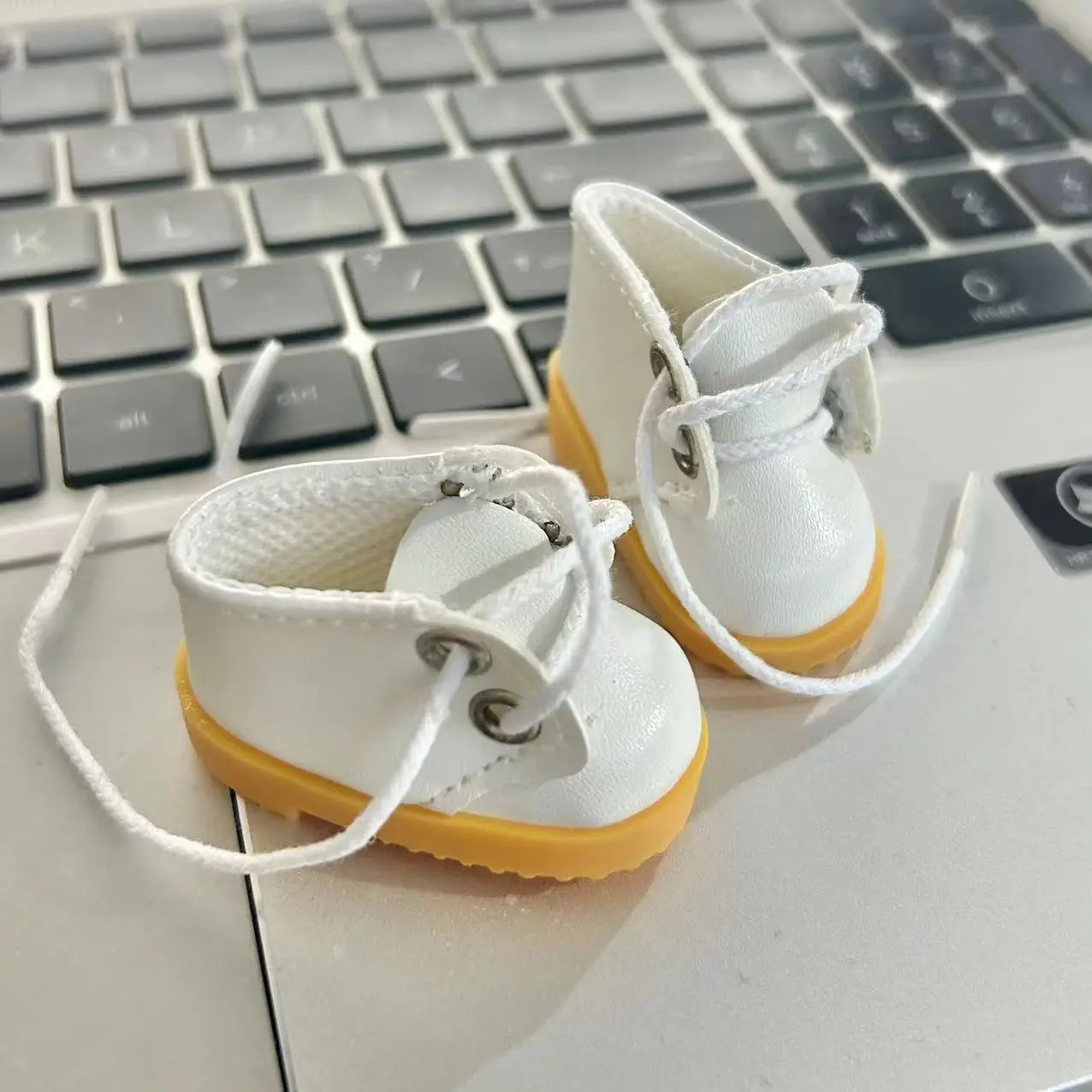 Cute Dress Outfit Clothes Only Shoes 17cm Blind Box Keychain Labubu Pendant Leather Canvas Sneaker Clothing