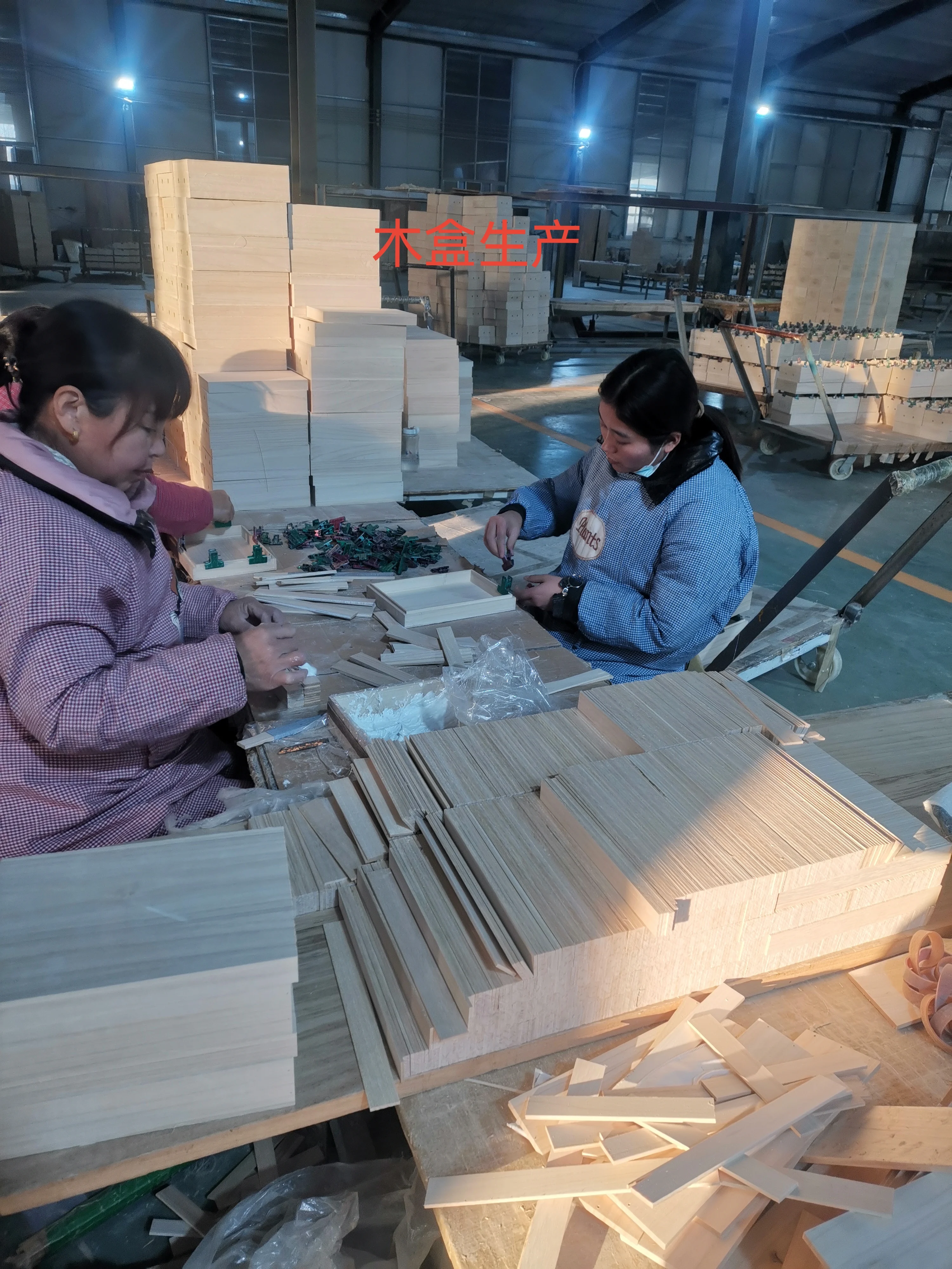 Wholesale OEM Wooden Box Hinge Lid Solid Pine Wood Keepsake arts and crafts Gift Boxes