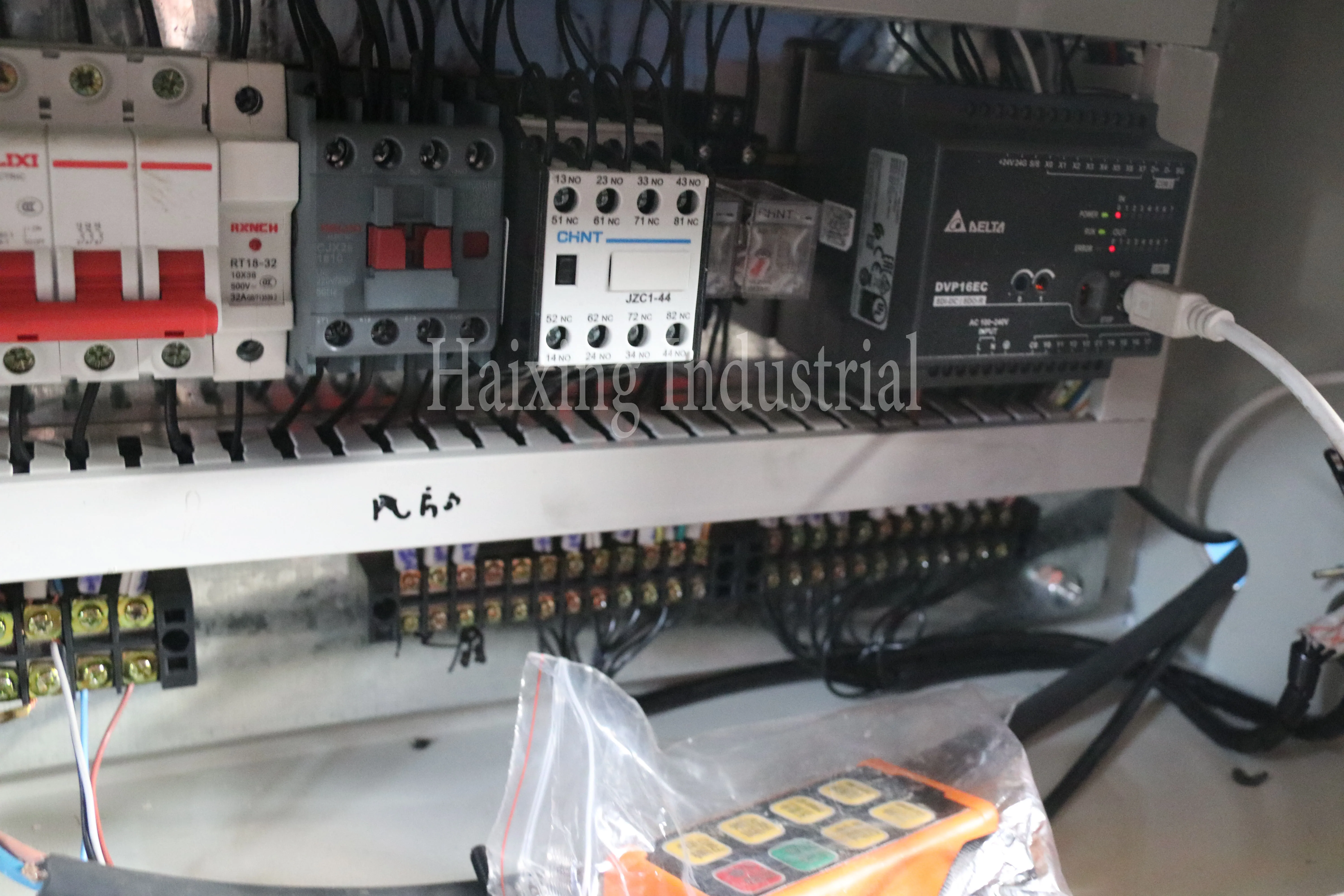 maquina acanaladora de calaminas de aluzinc 5v de fabrica de techos