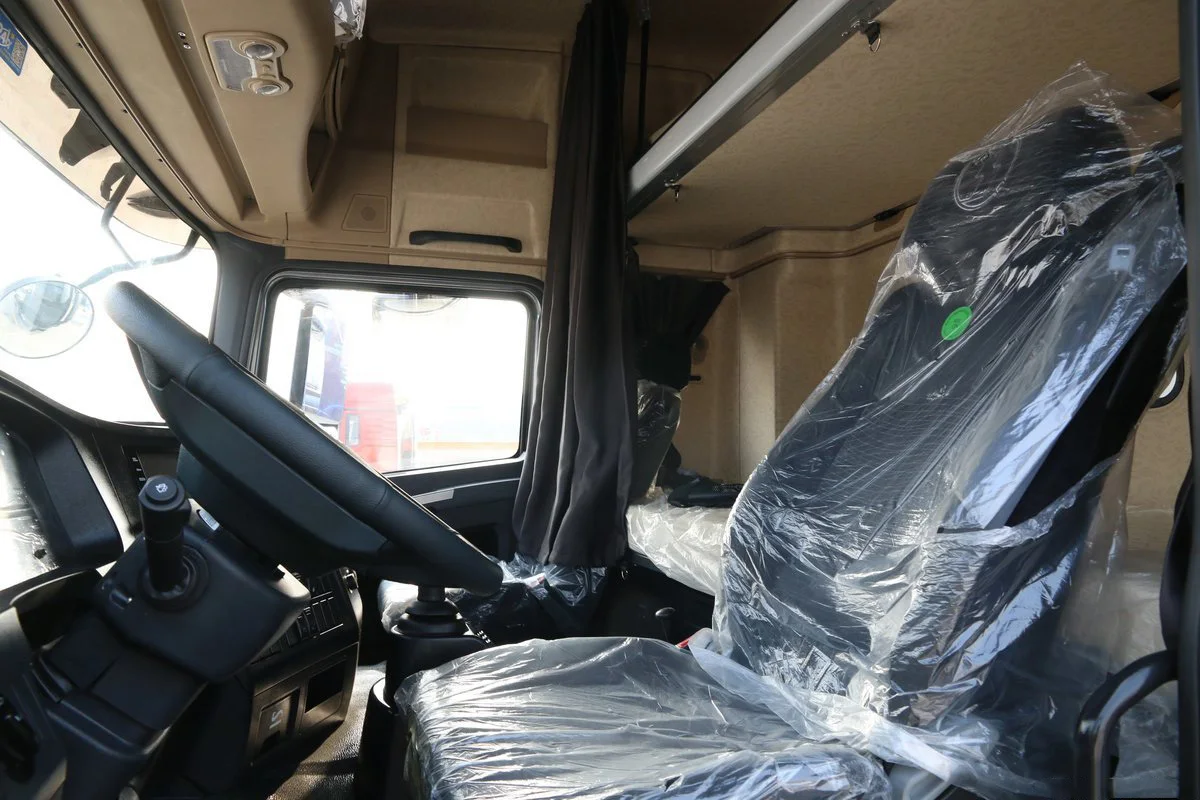 China trade 6x2 3 seats sleeper cabin 8 wheelers diesel 430hp euro 5 engine 25 ton lorry transport tractor cargo truck