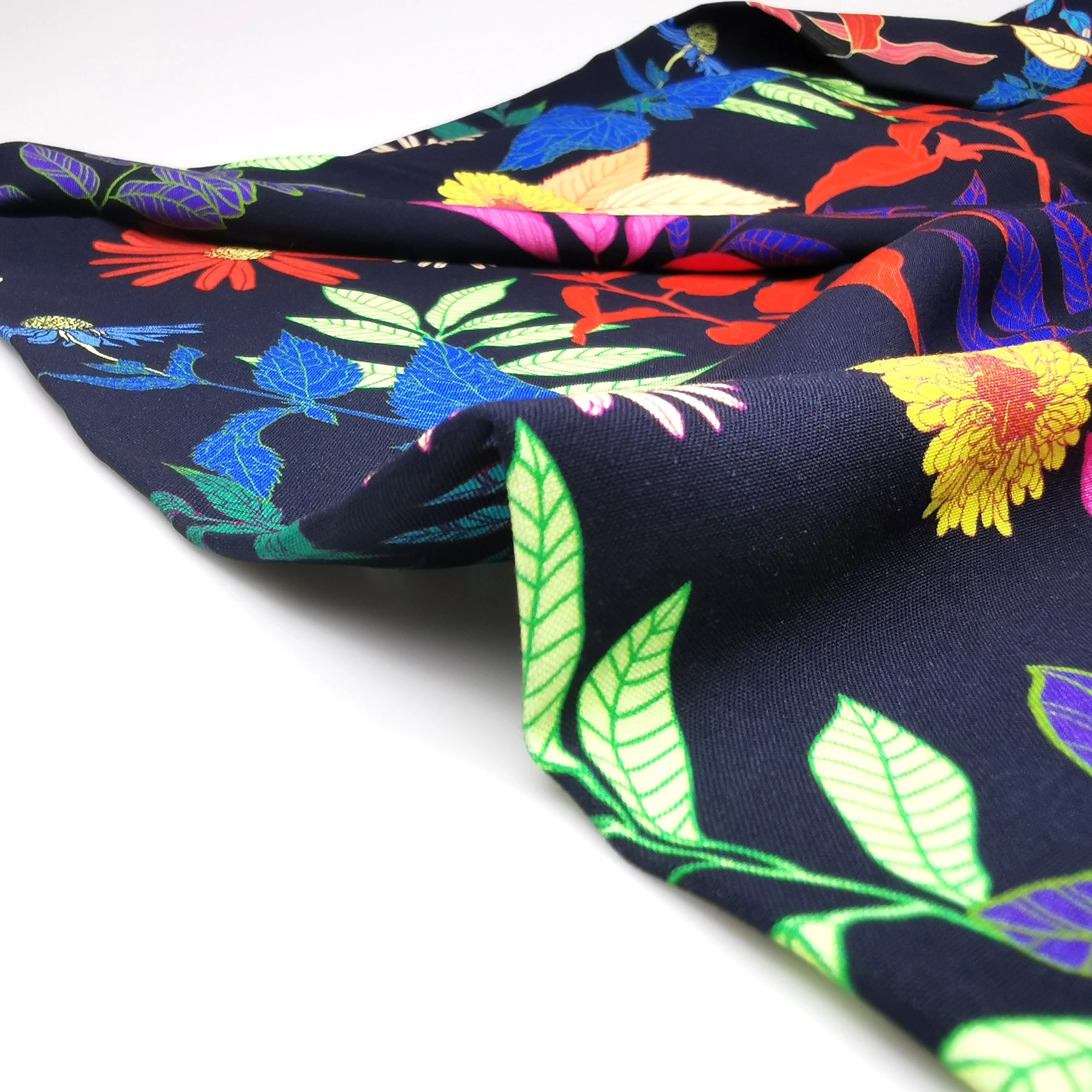 
High quality rayon digital printing Clothing skirt floral rayon cloth 