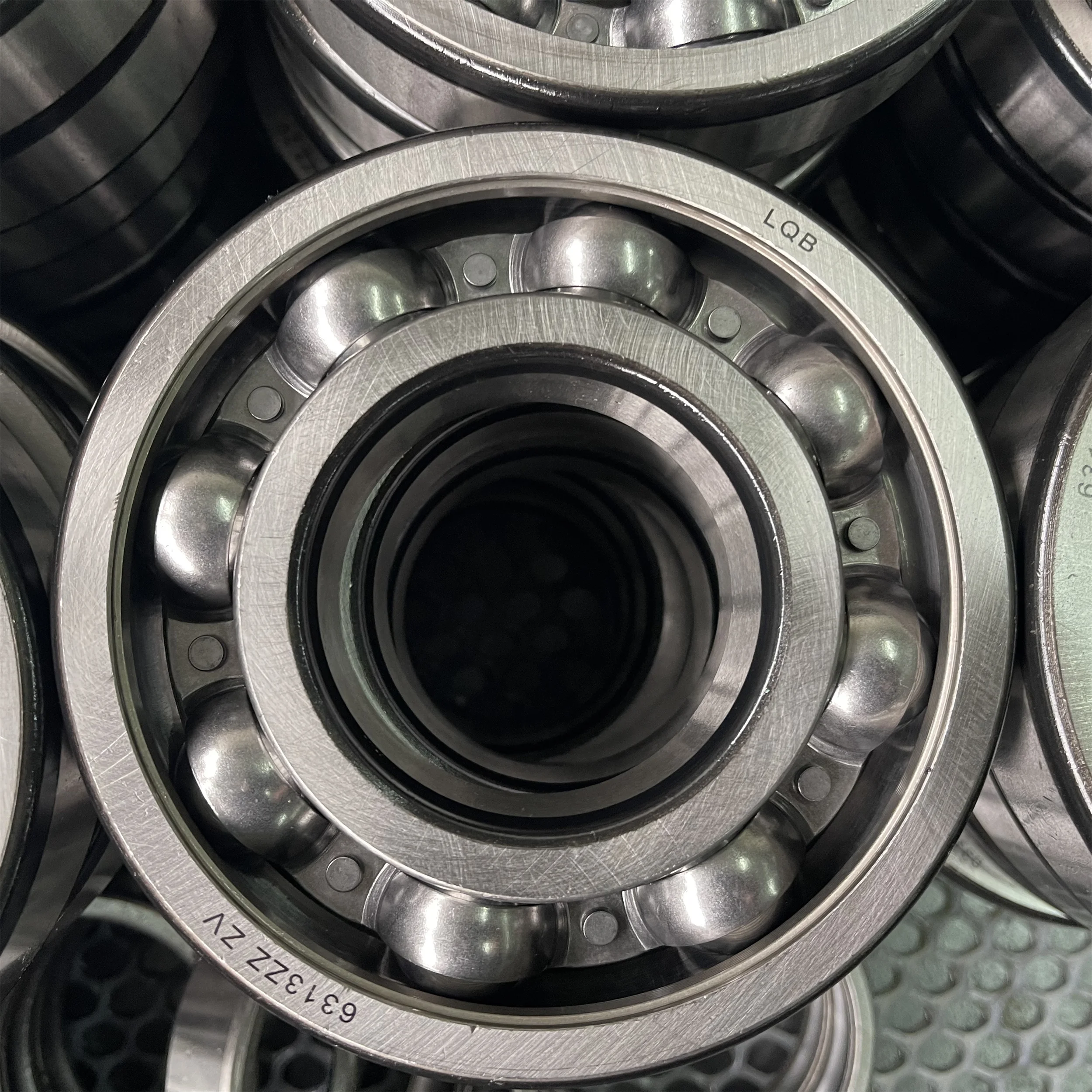 Low Noise and Chrome Steel Deep Groove Ball Bearings 624 2RS